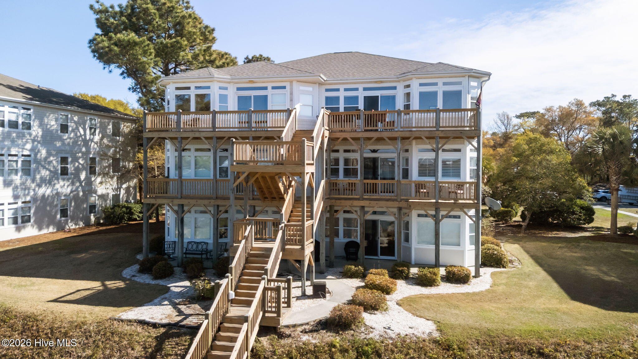 100565835 | Photo 50