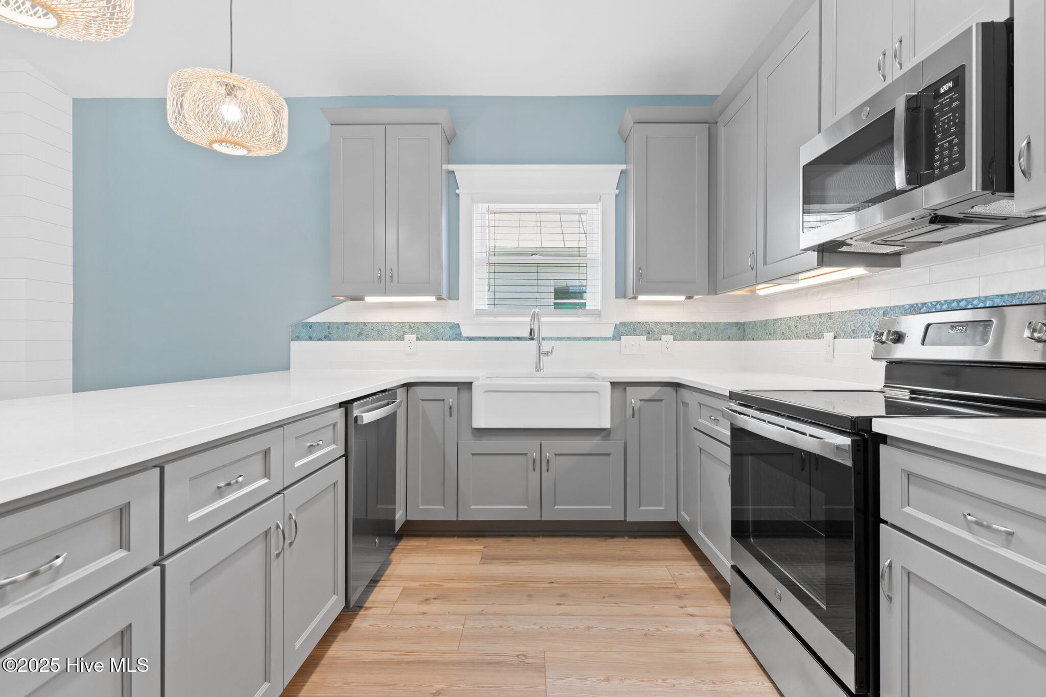 100524435 | Photo 11