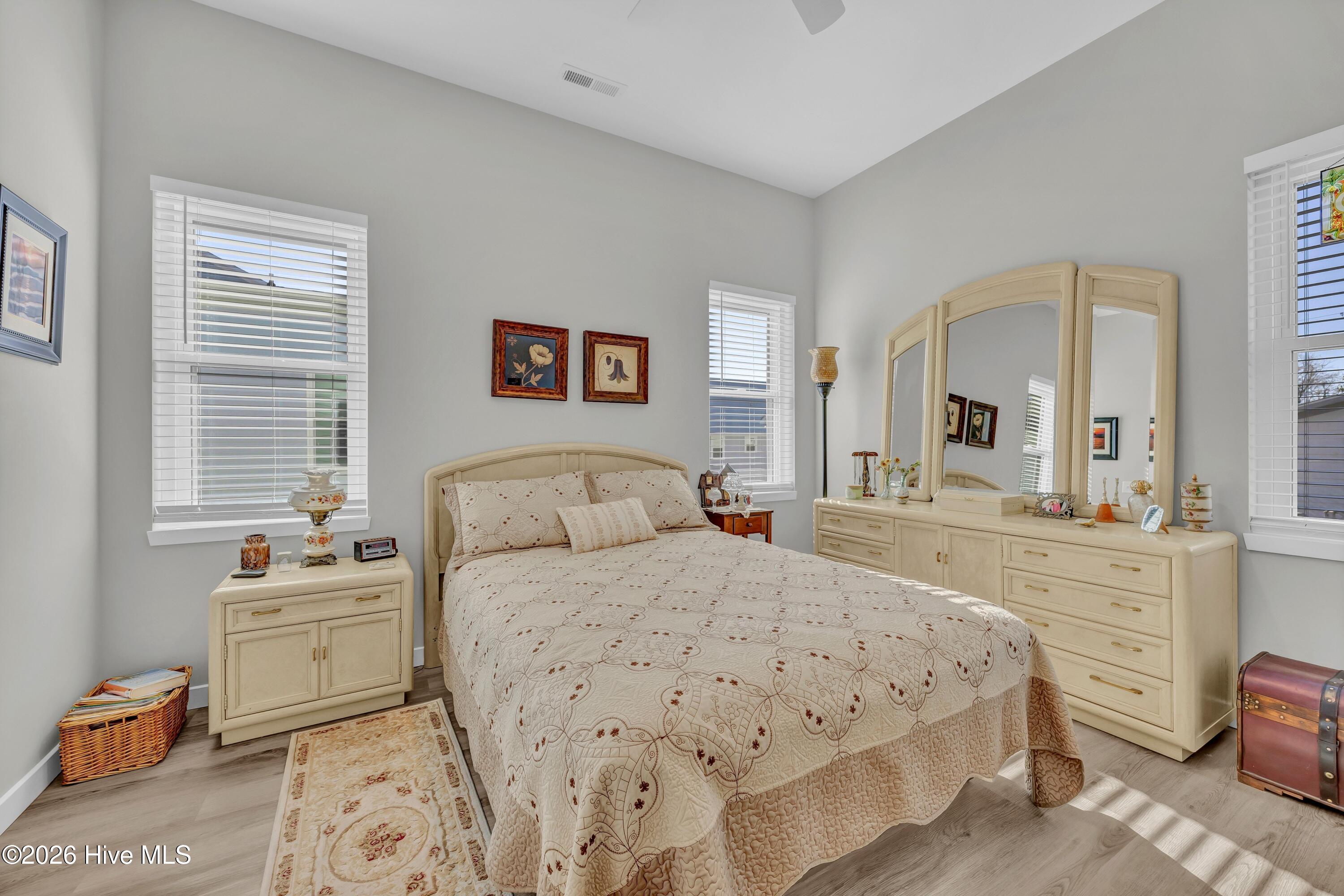 100561235 | Photo 11