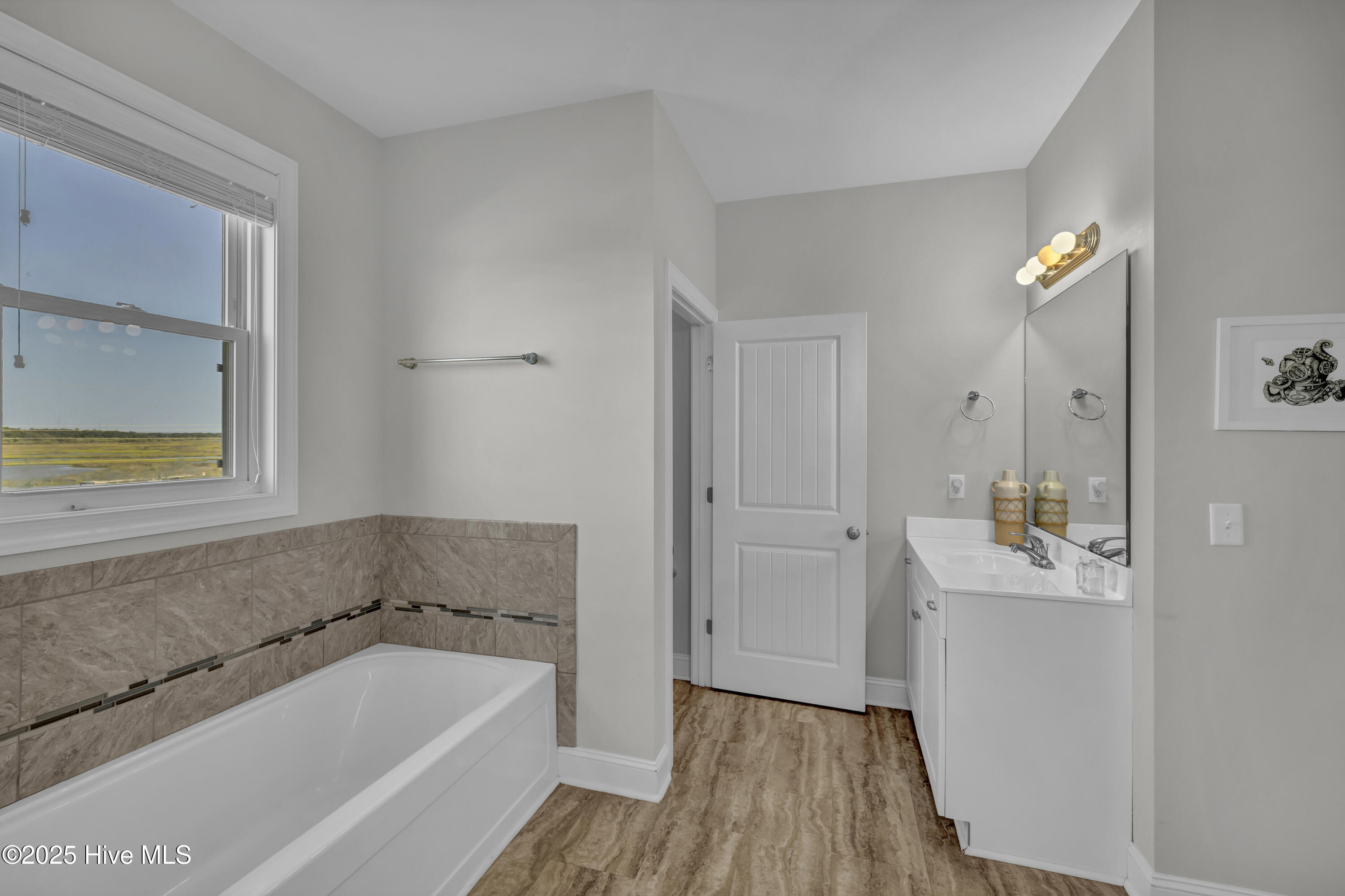 100535806 | Photo 22