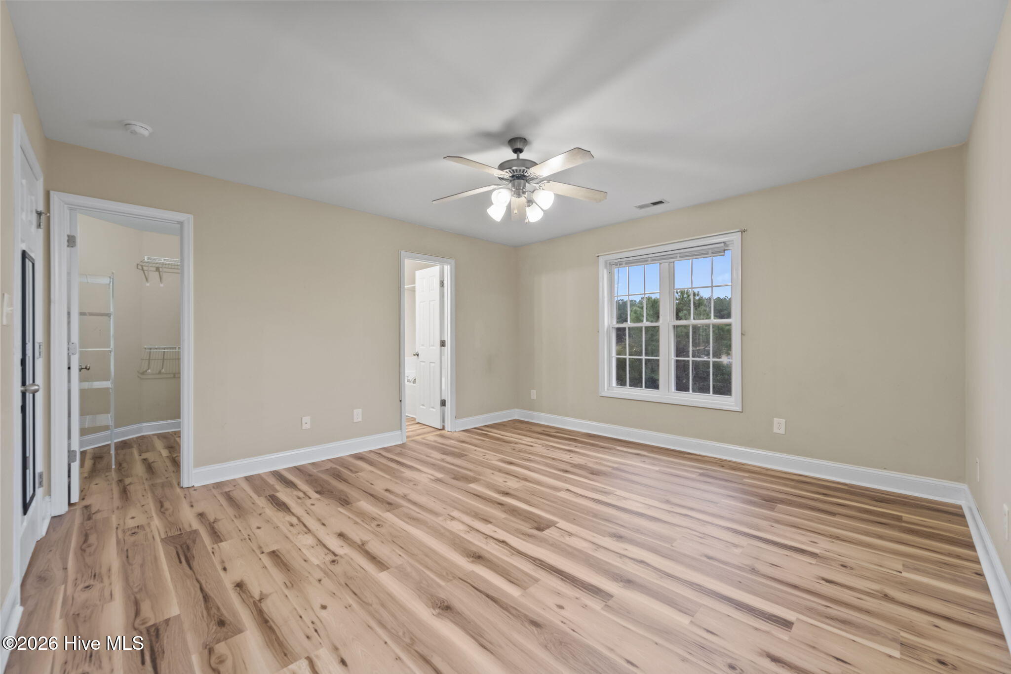 100548708 | Photo 30