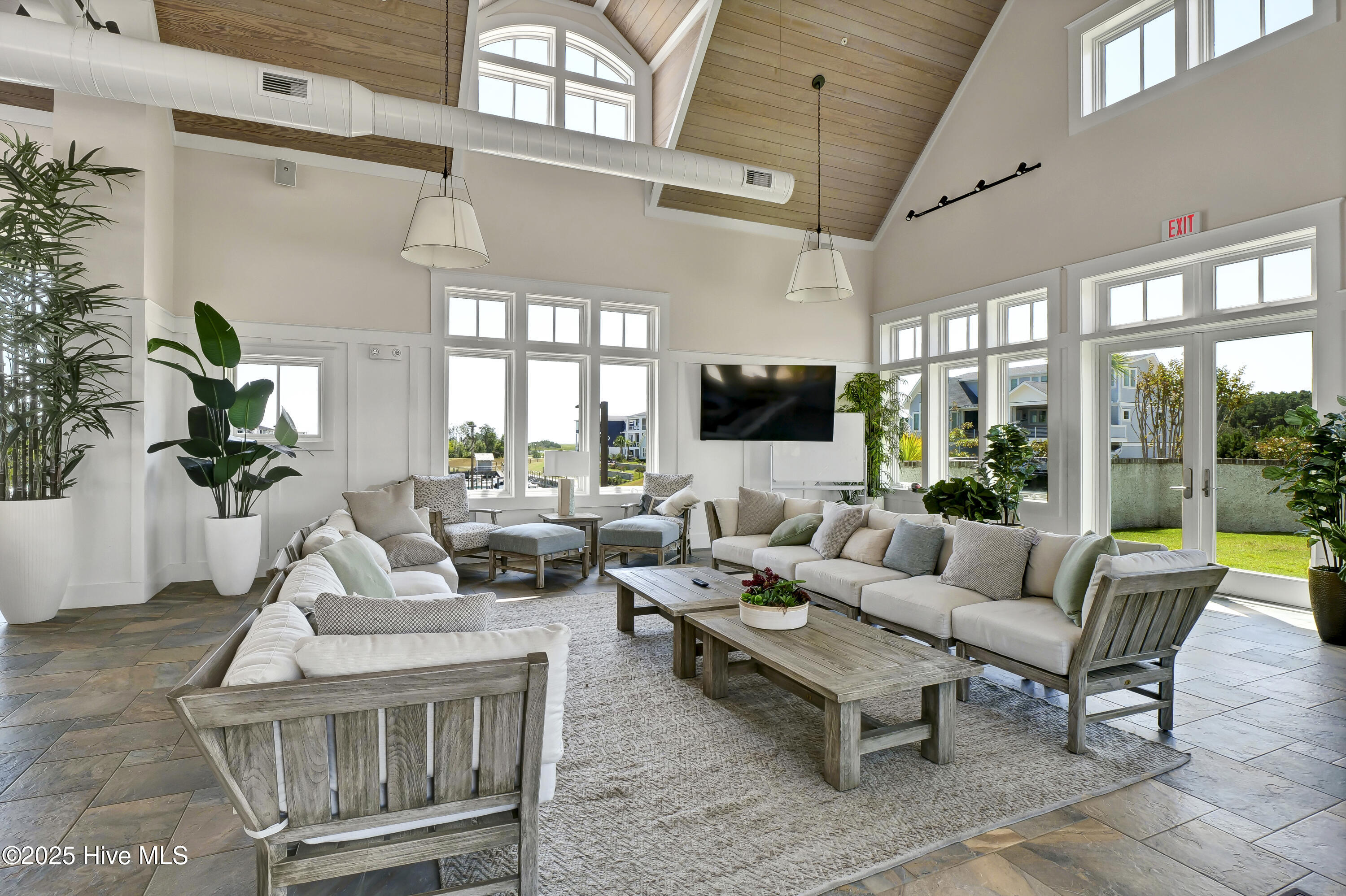 100520014 | Photo 94