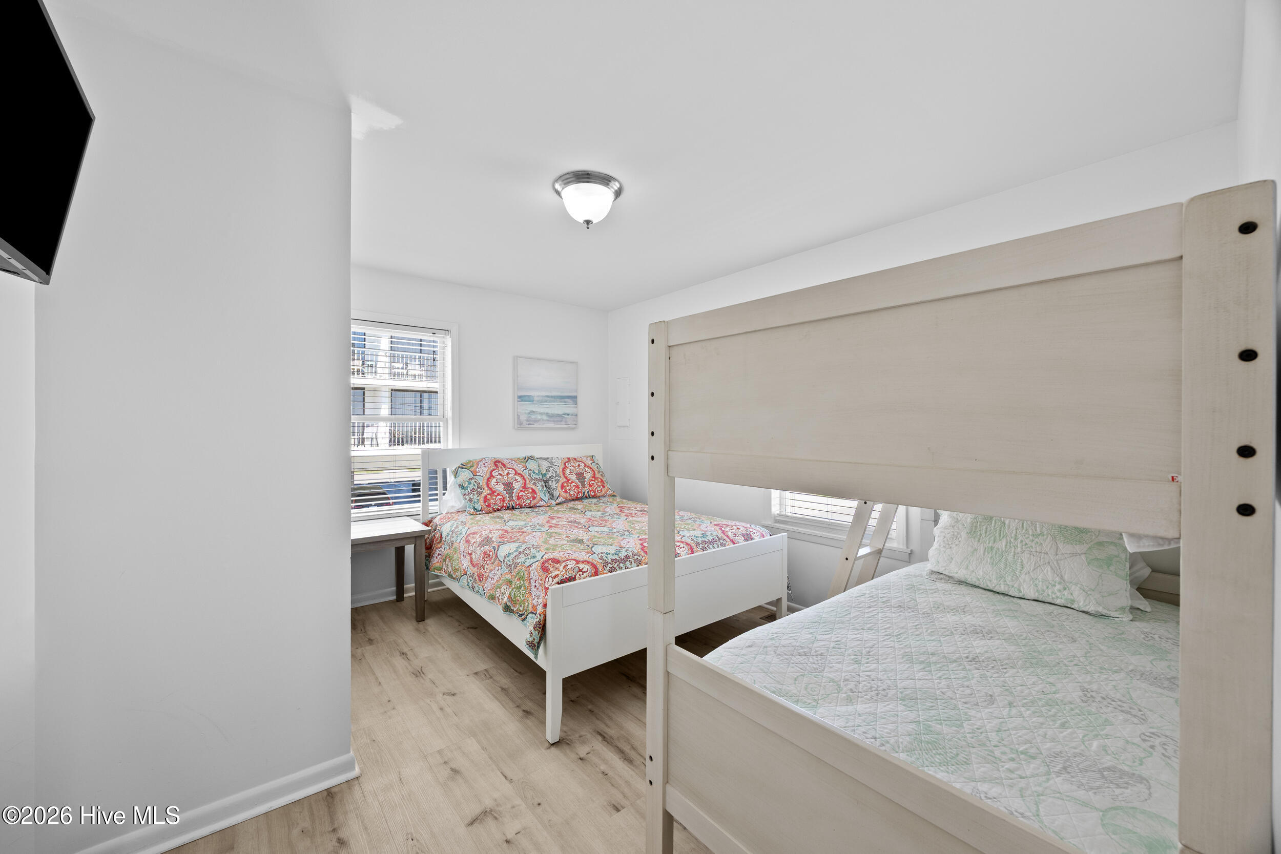 100561648 | Photo 59