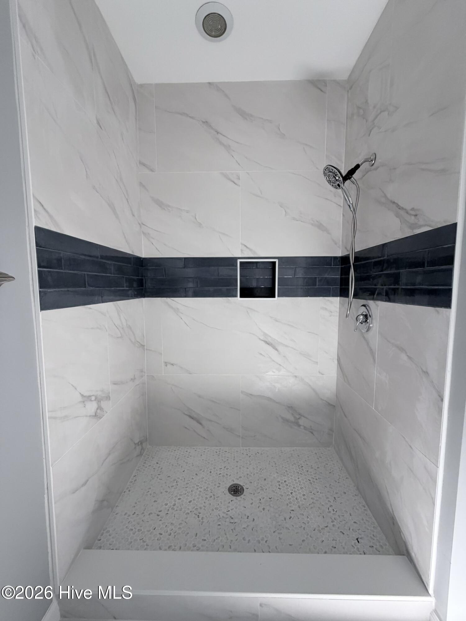 100557322 | Photo 13