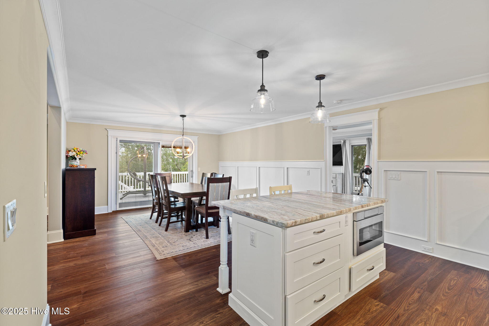 100548245 | Photo 23