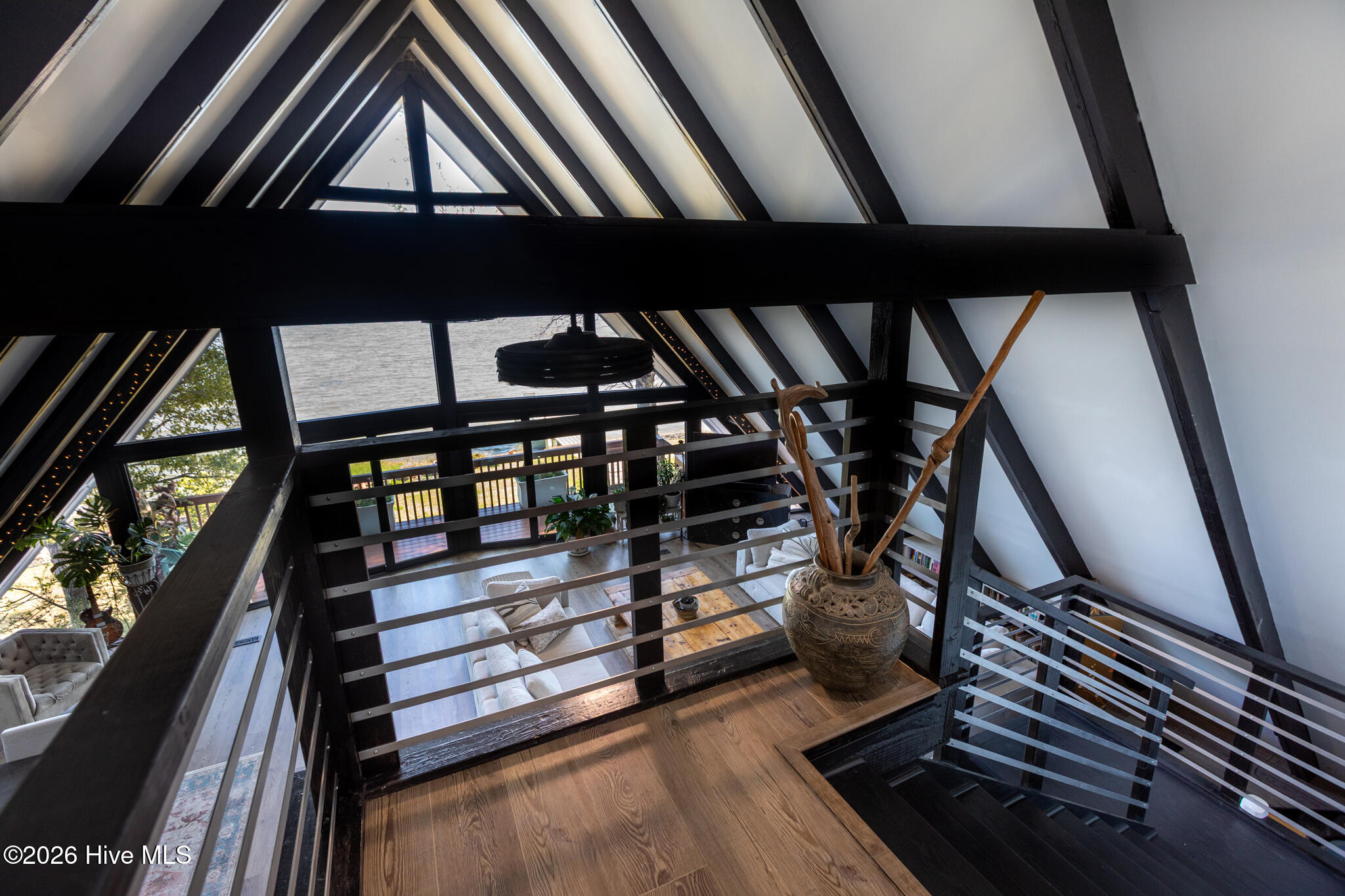 100565718 | Photo 23