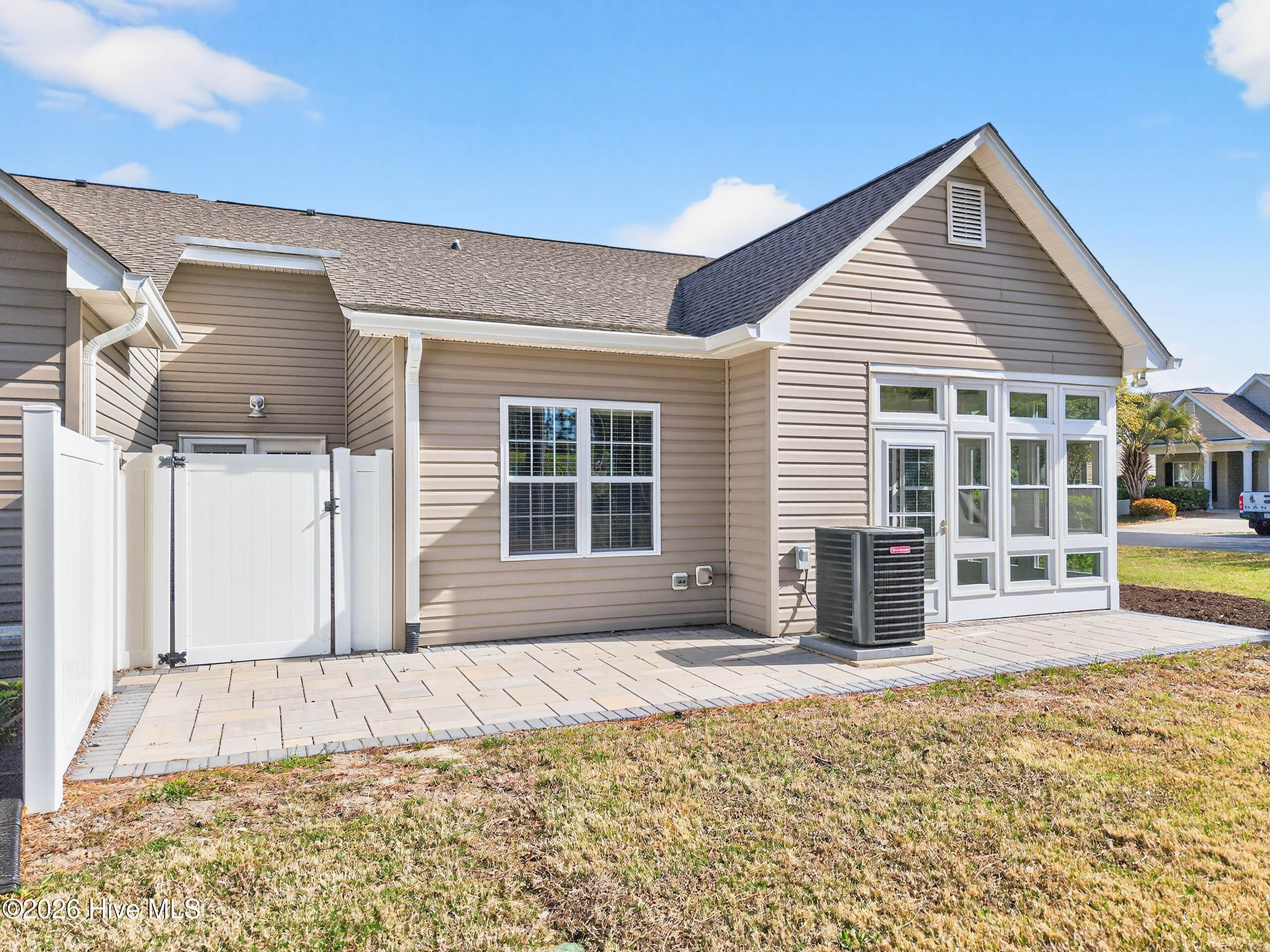 100564275 | Photo 31