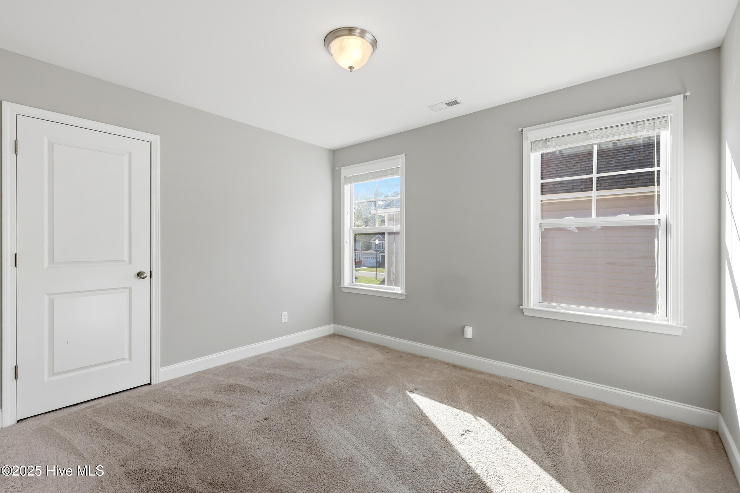 100537406 | Photo 34