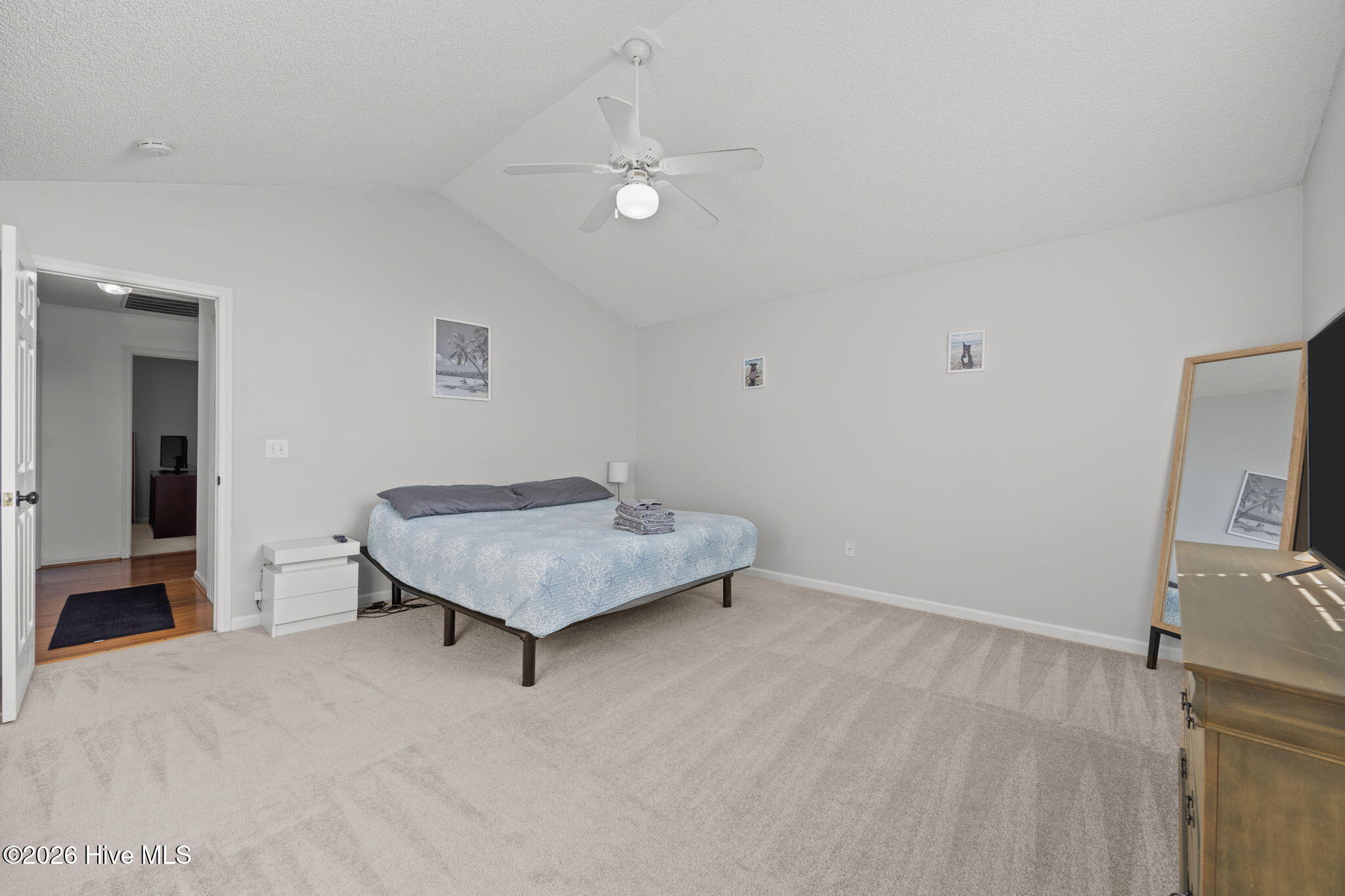 100551976 | Photo 25