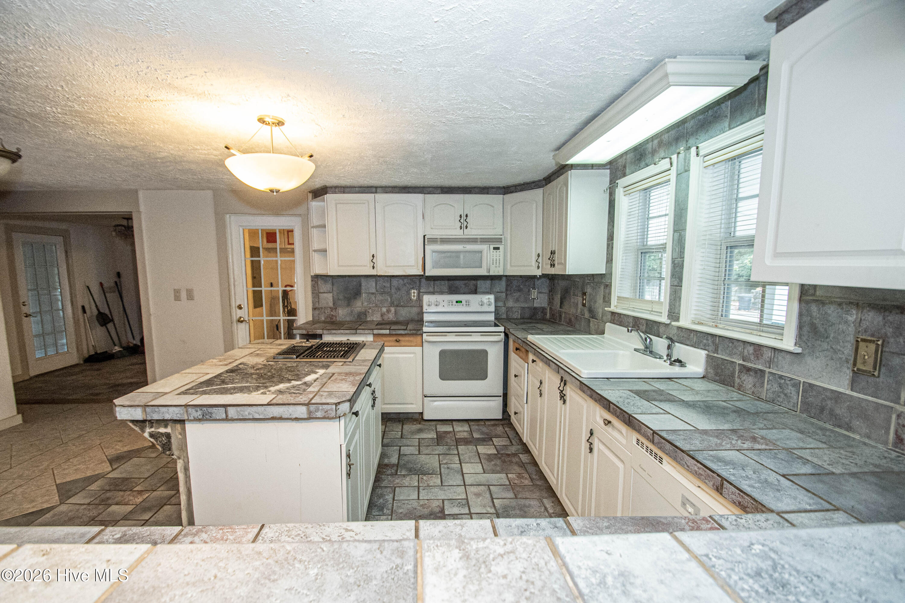 100554642 | Photo 54