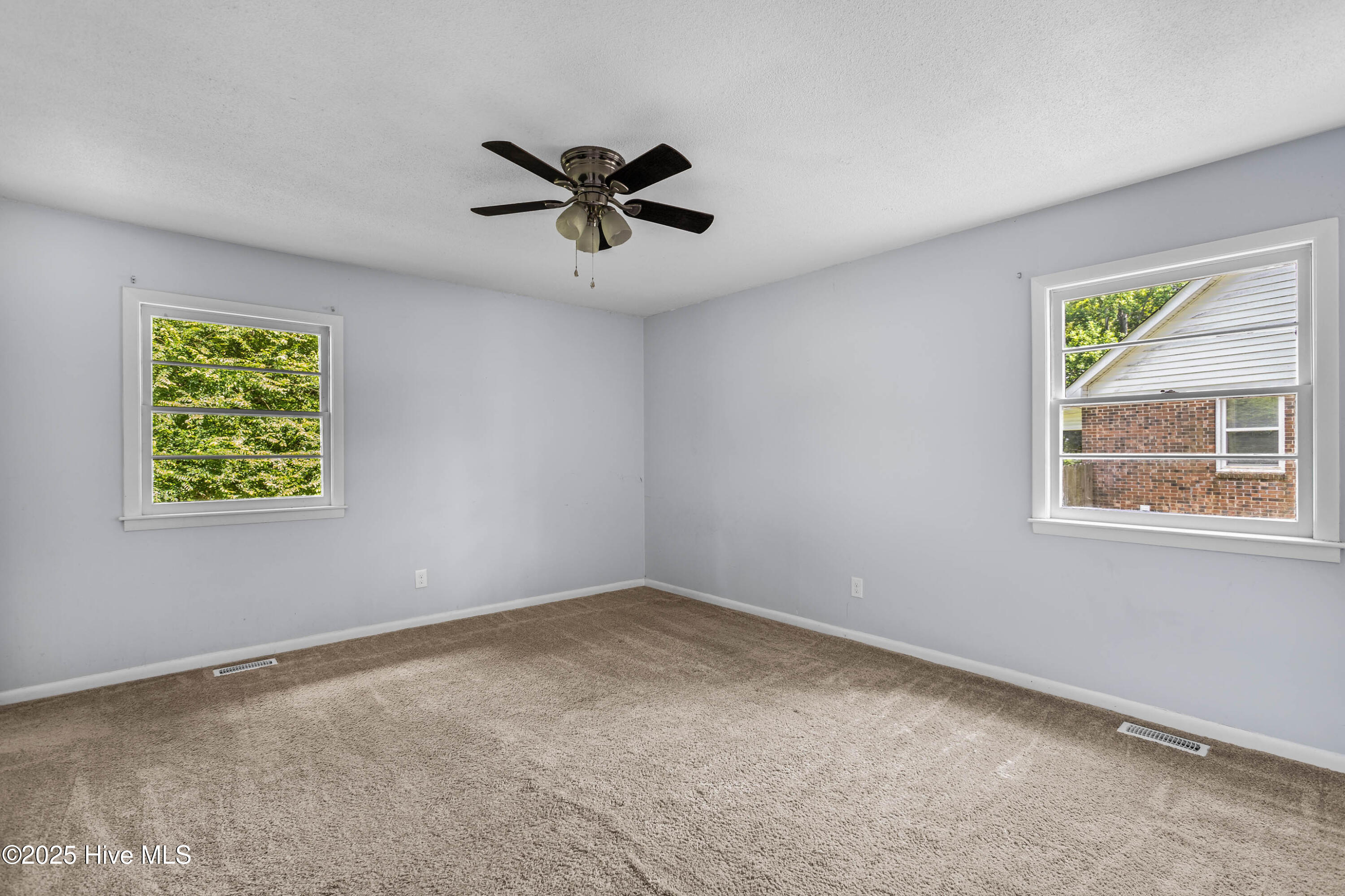 100524950 | Photo 14