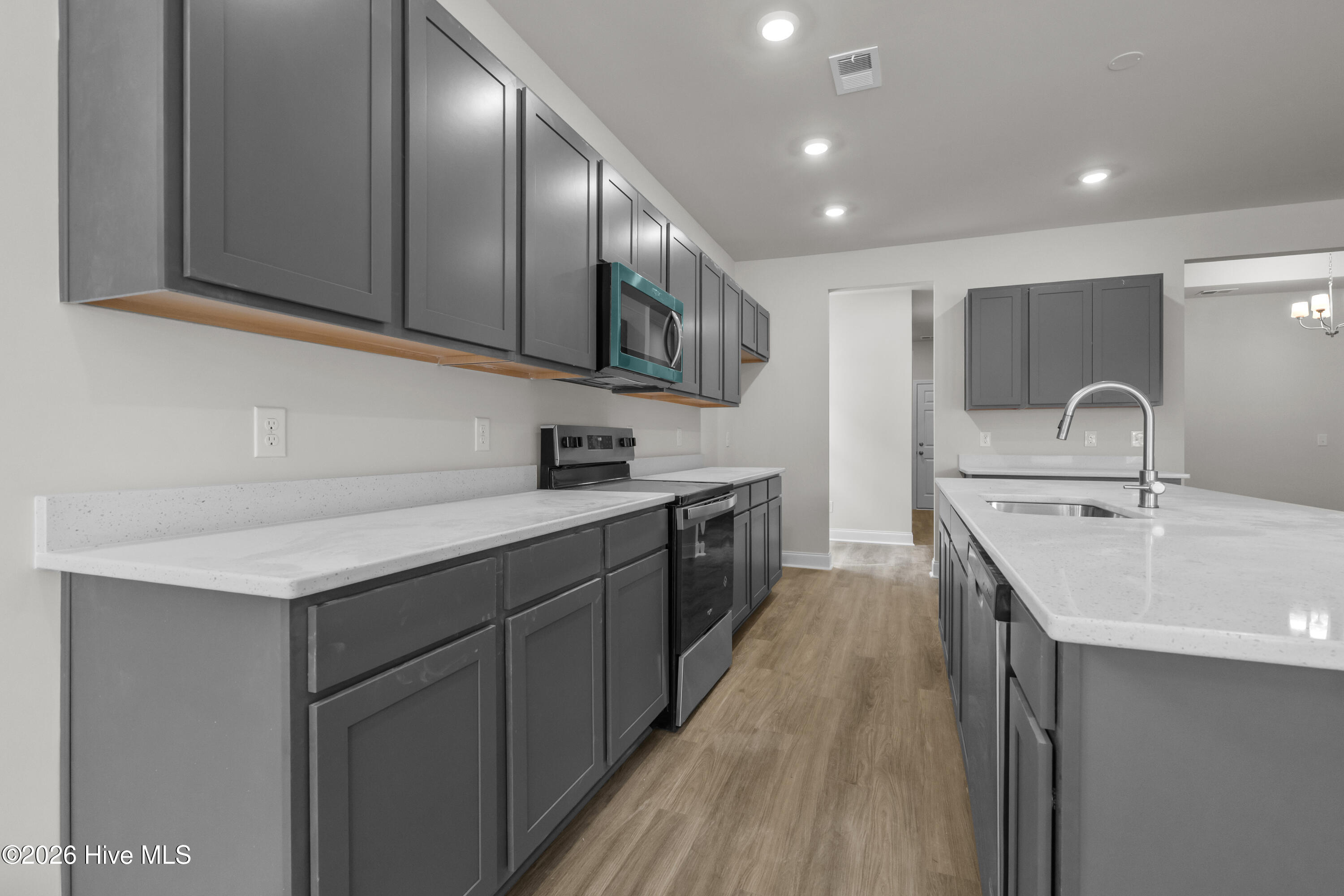 100554744 | Photo 18