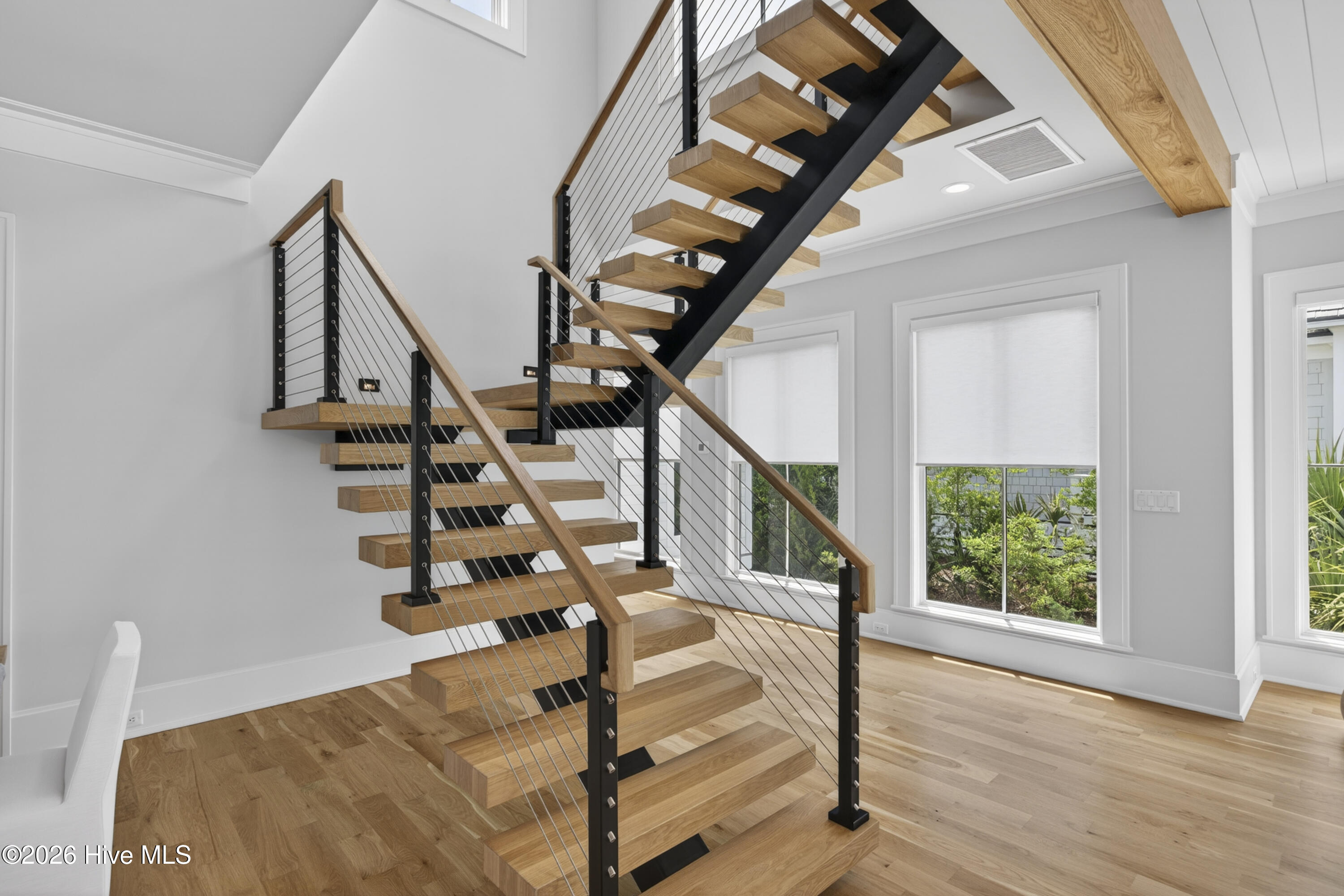 100566186 | Photo 30