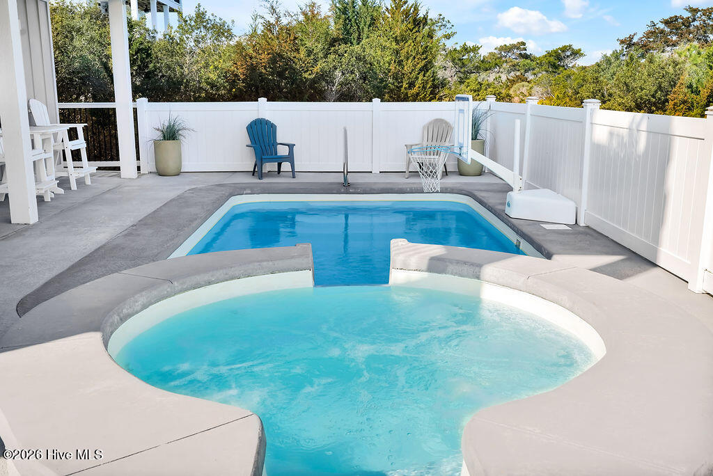 100560016 | Photo 58