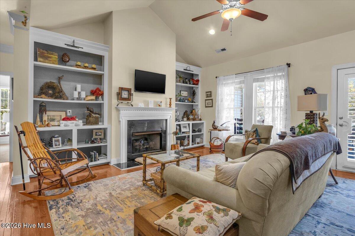 100548229 | Photo 29