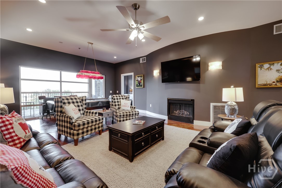 494 Baxter Street 32