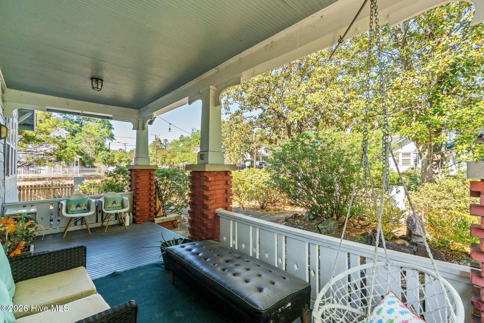 100570327 | Photo 63