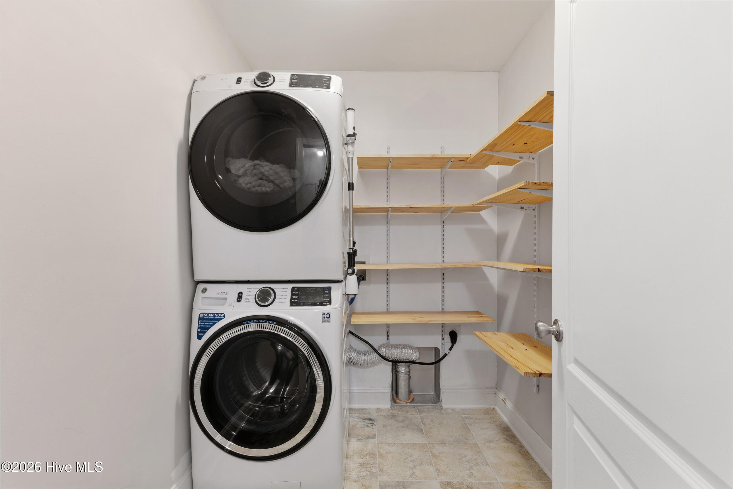 100569196 | Photo 28