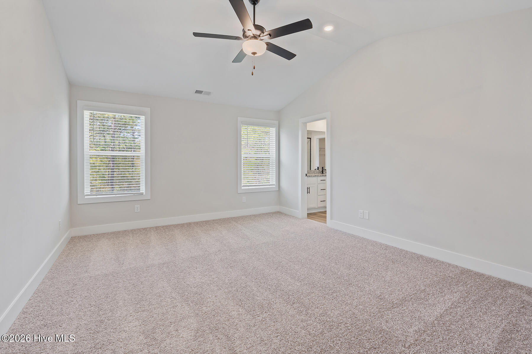 100563141 | Photo 13