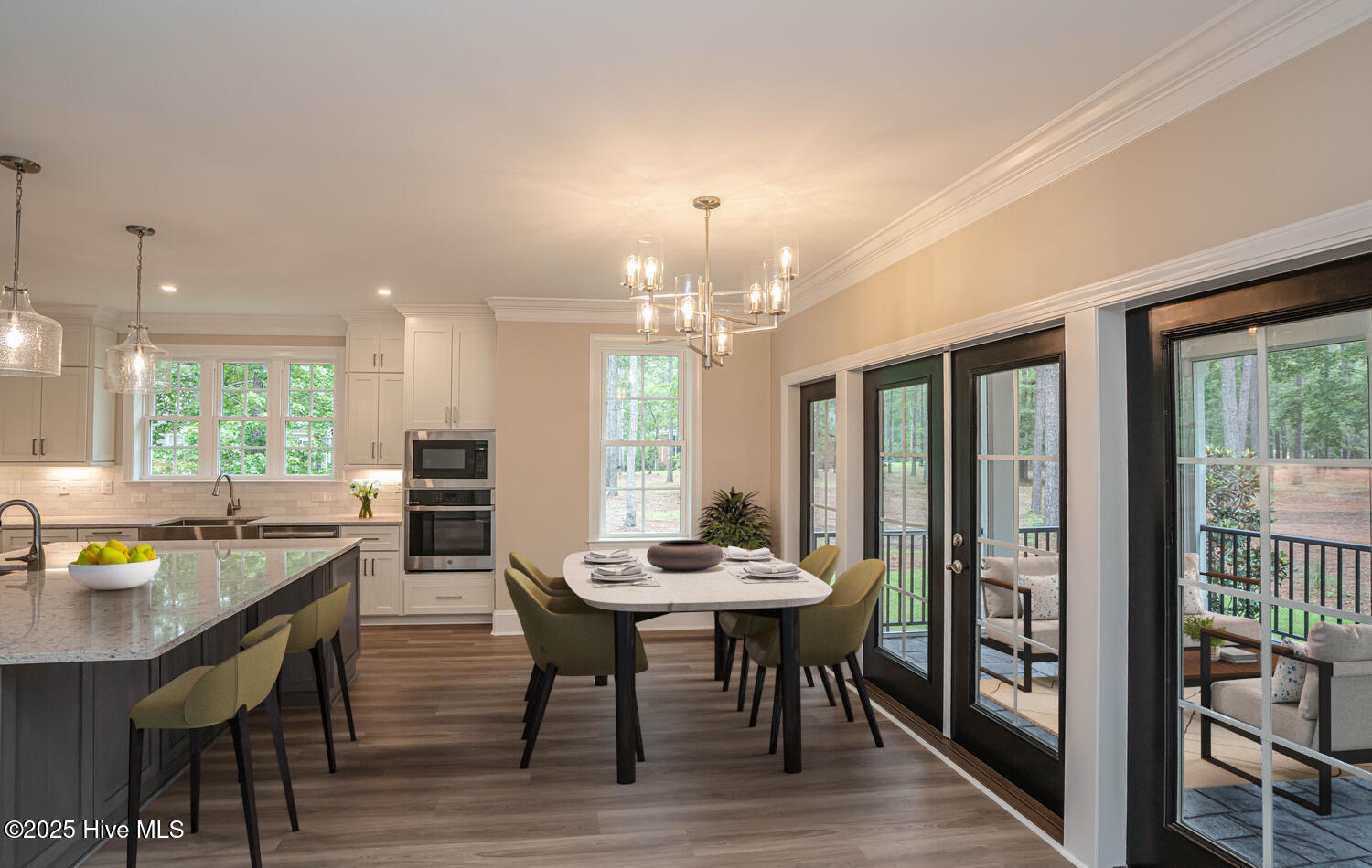 100518368 | Photo 23