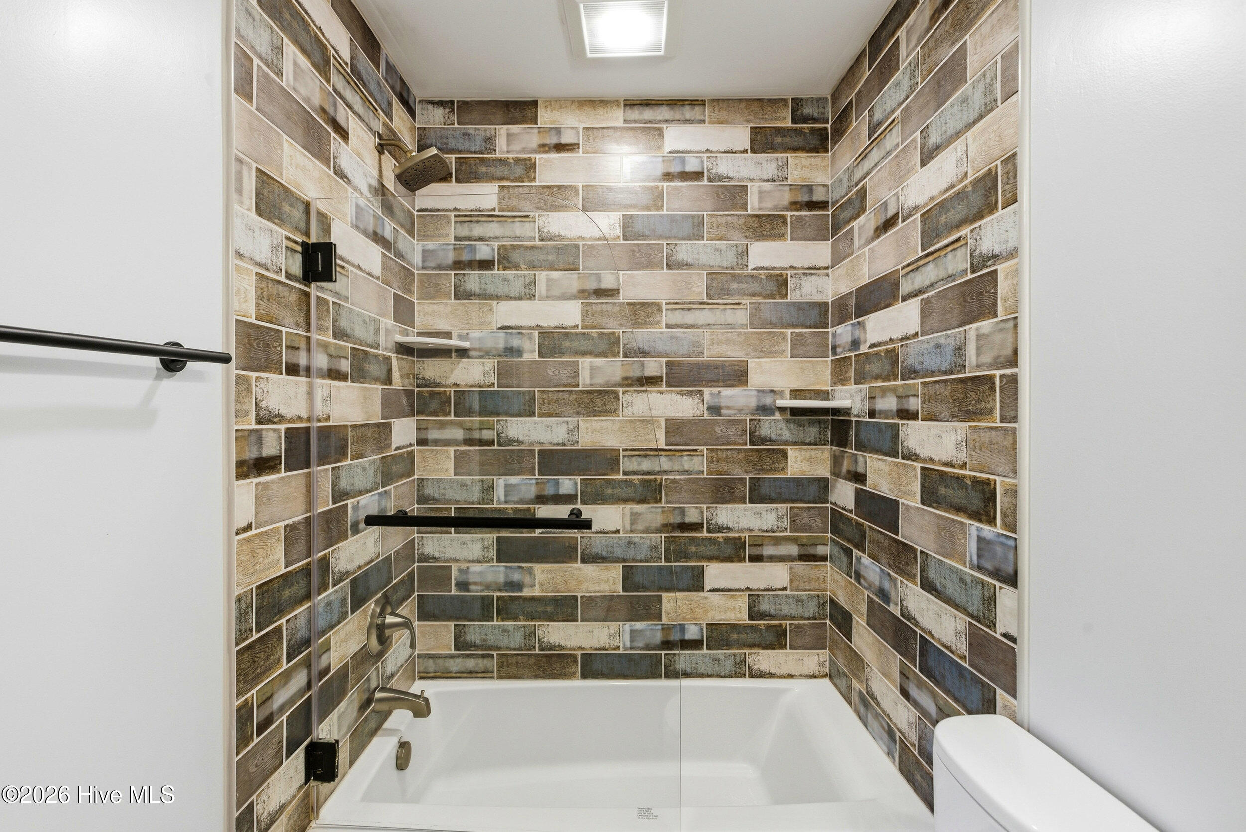 100552075 | Photo 25