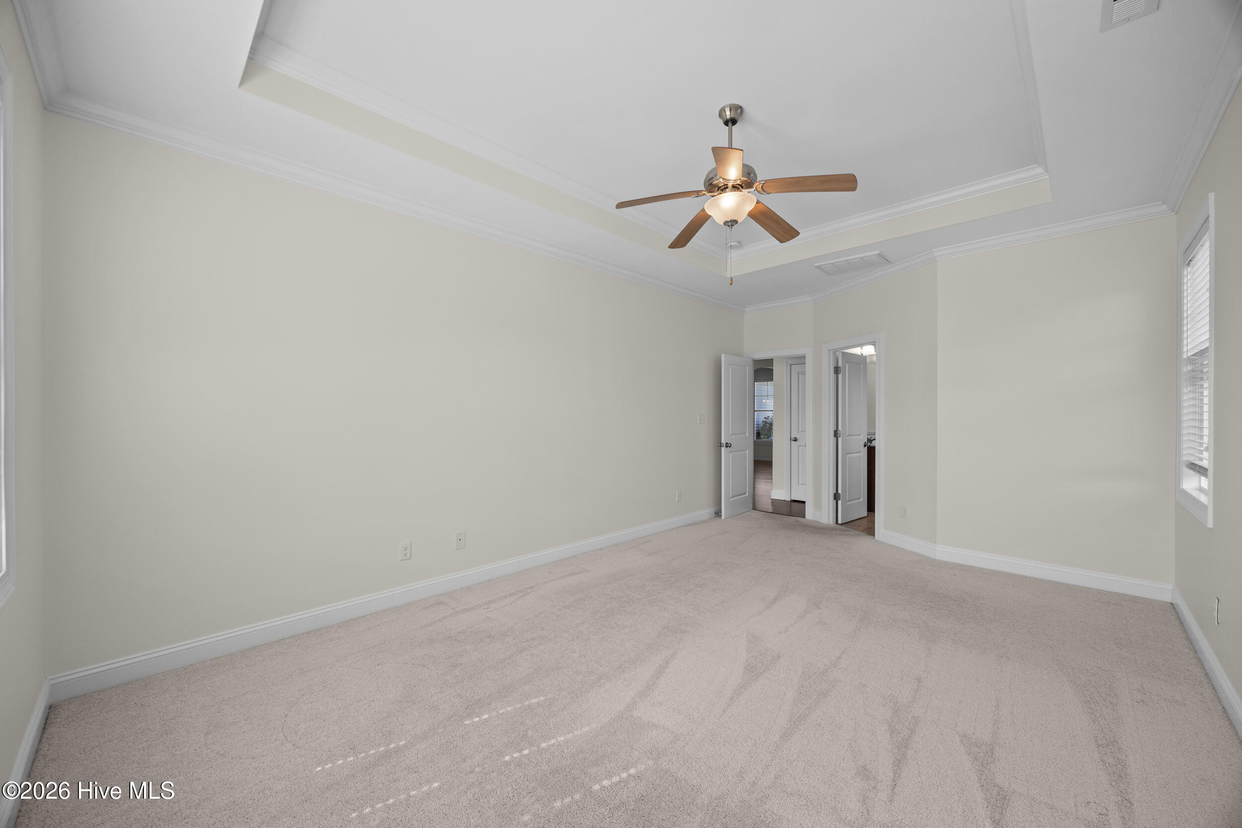 100568241 | Photo 33