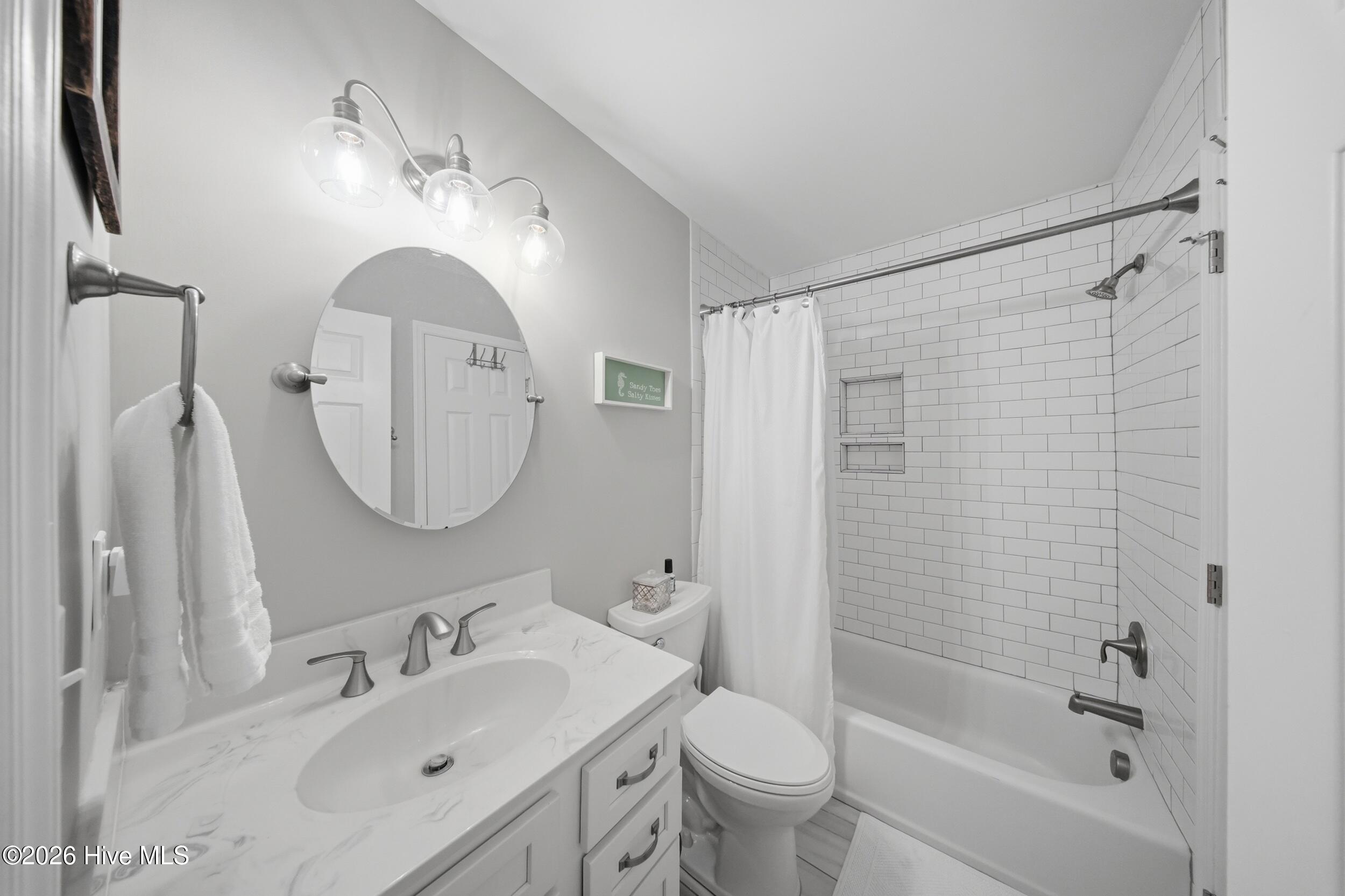 100560519 | Photo 15