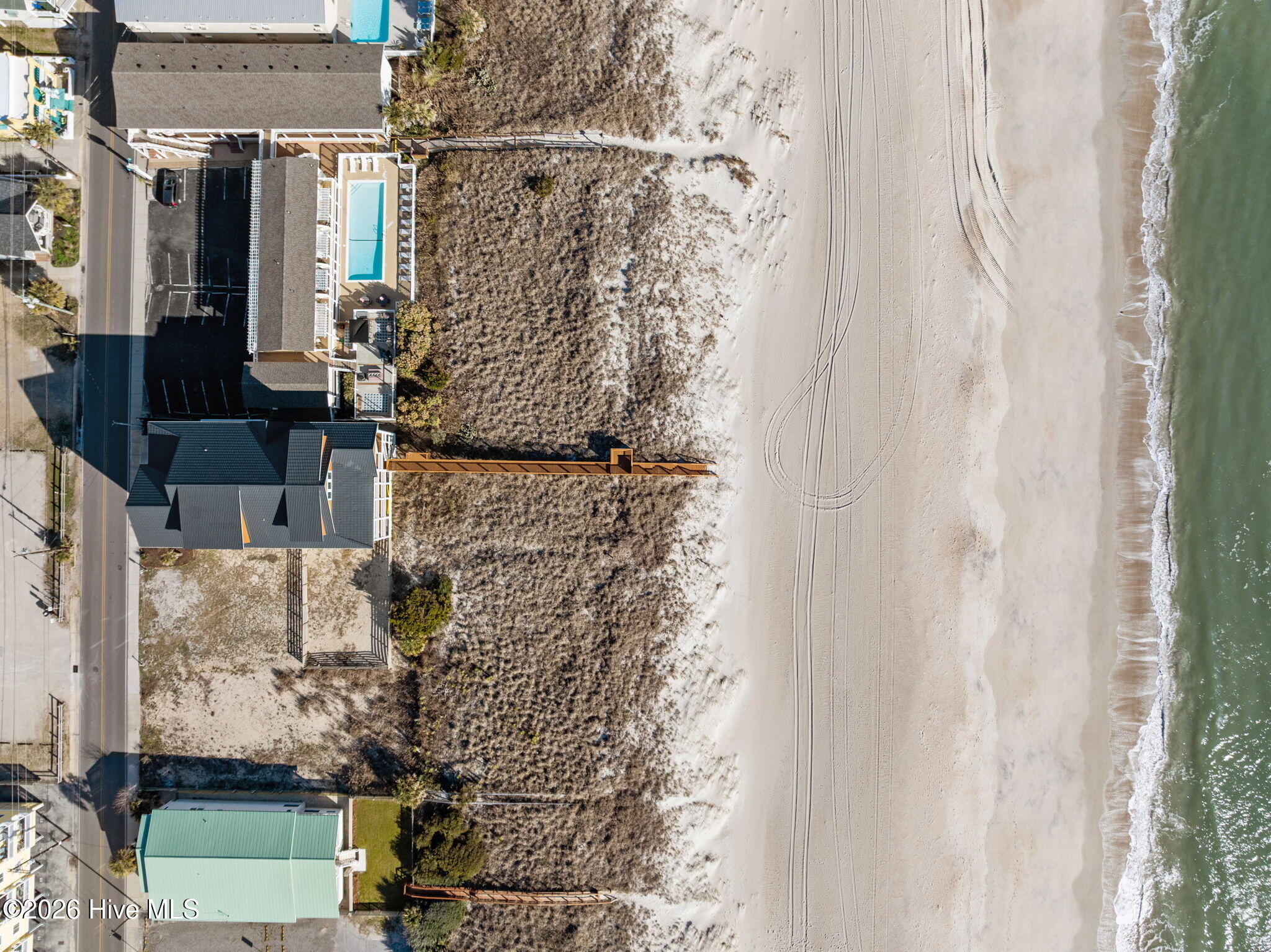 100554611 | Photo 40