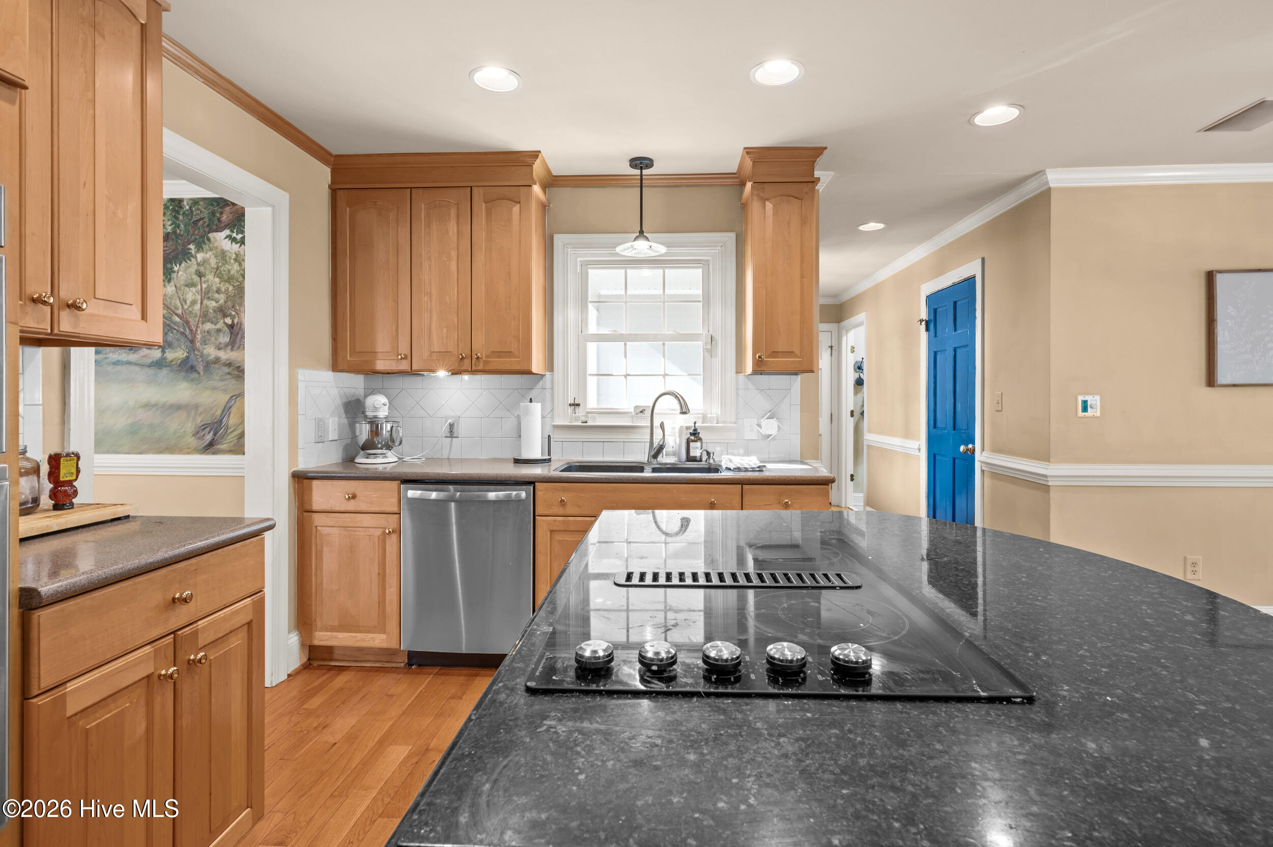 100554057 | Photo 18