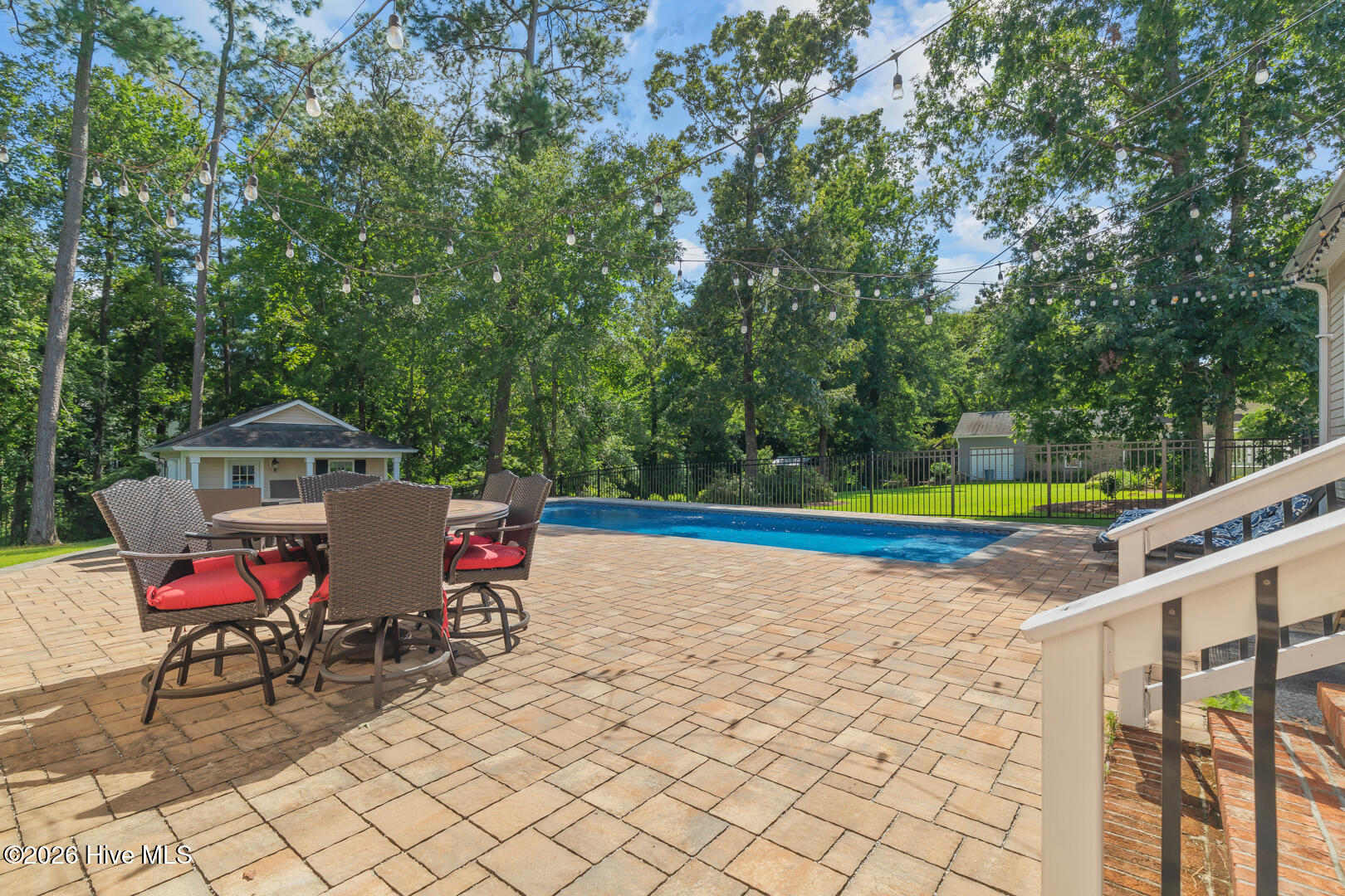 100557590 | Photo 71