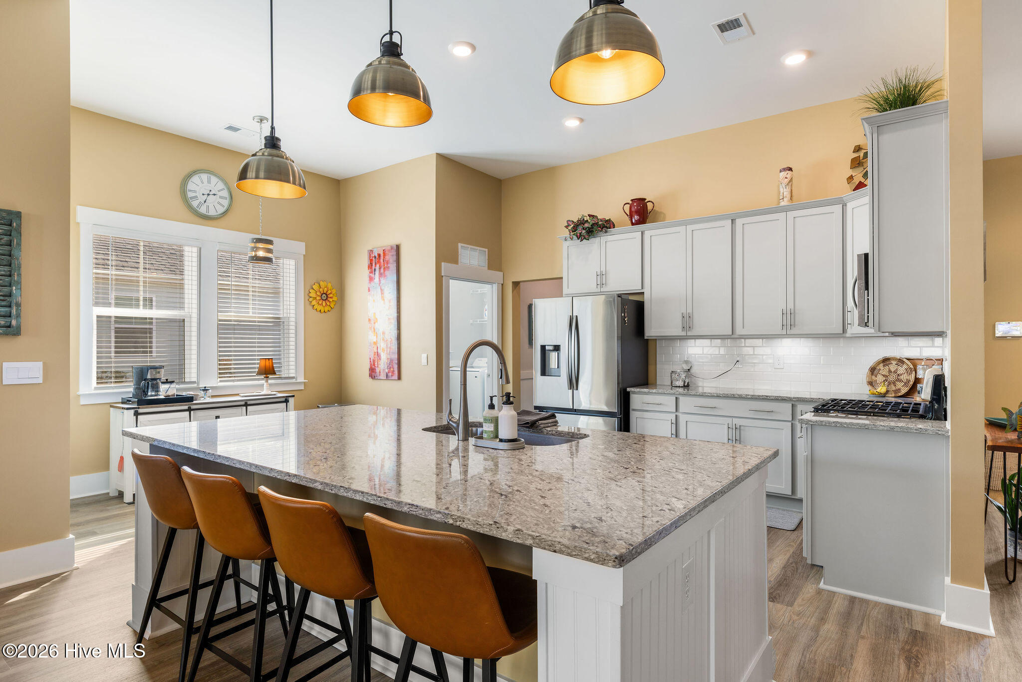 100554003 | Photo 25