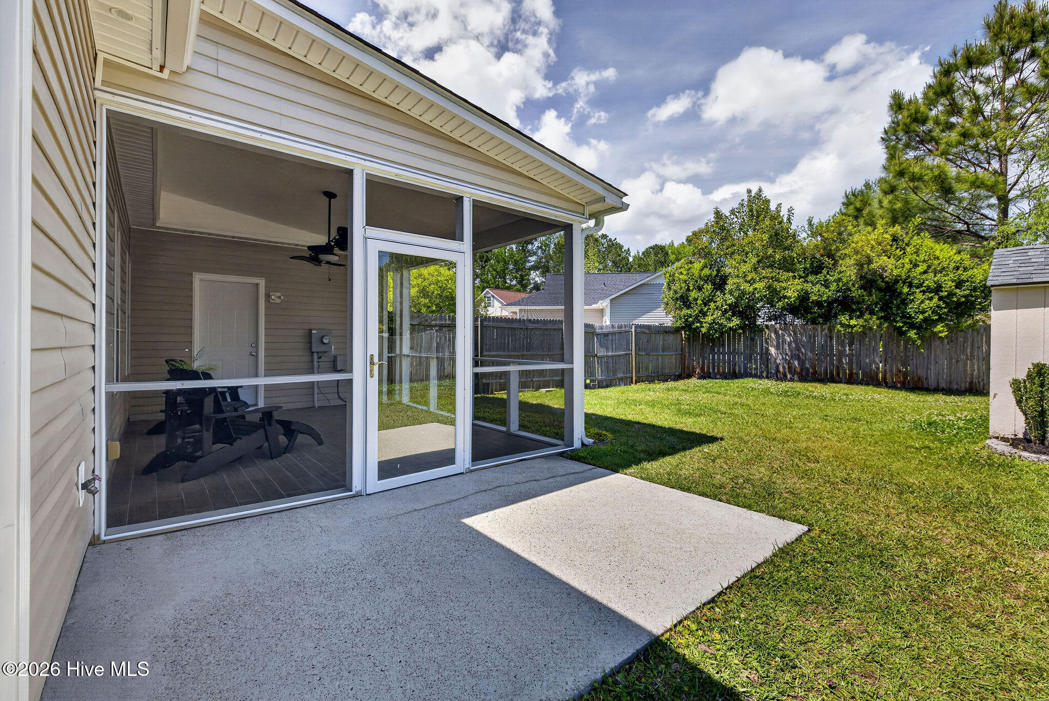 100566327 | Photo 32