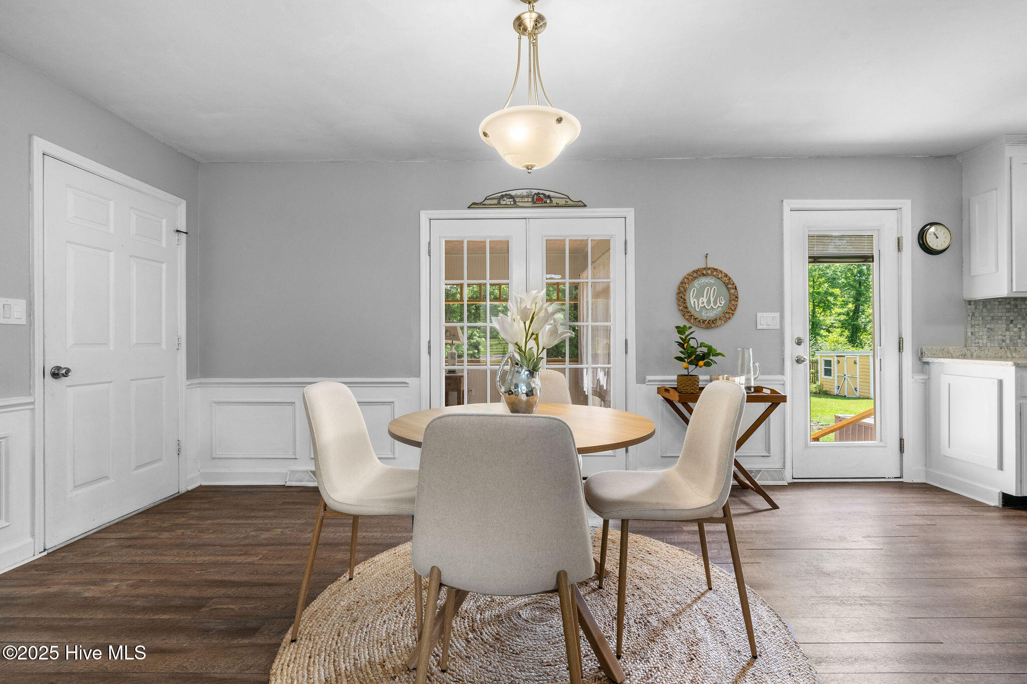 100537089 | Photo 18