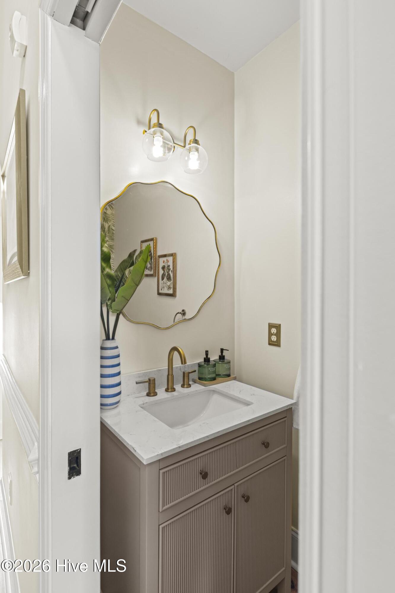 100555770 | Photo 30