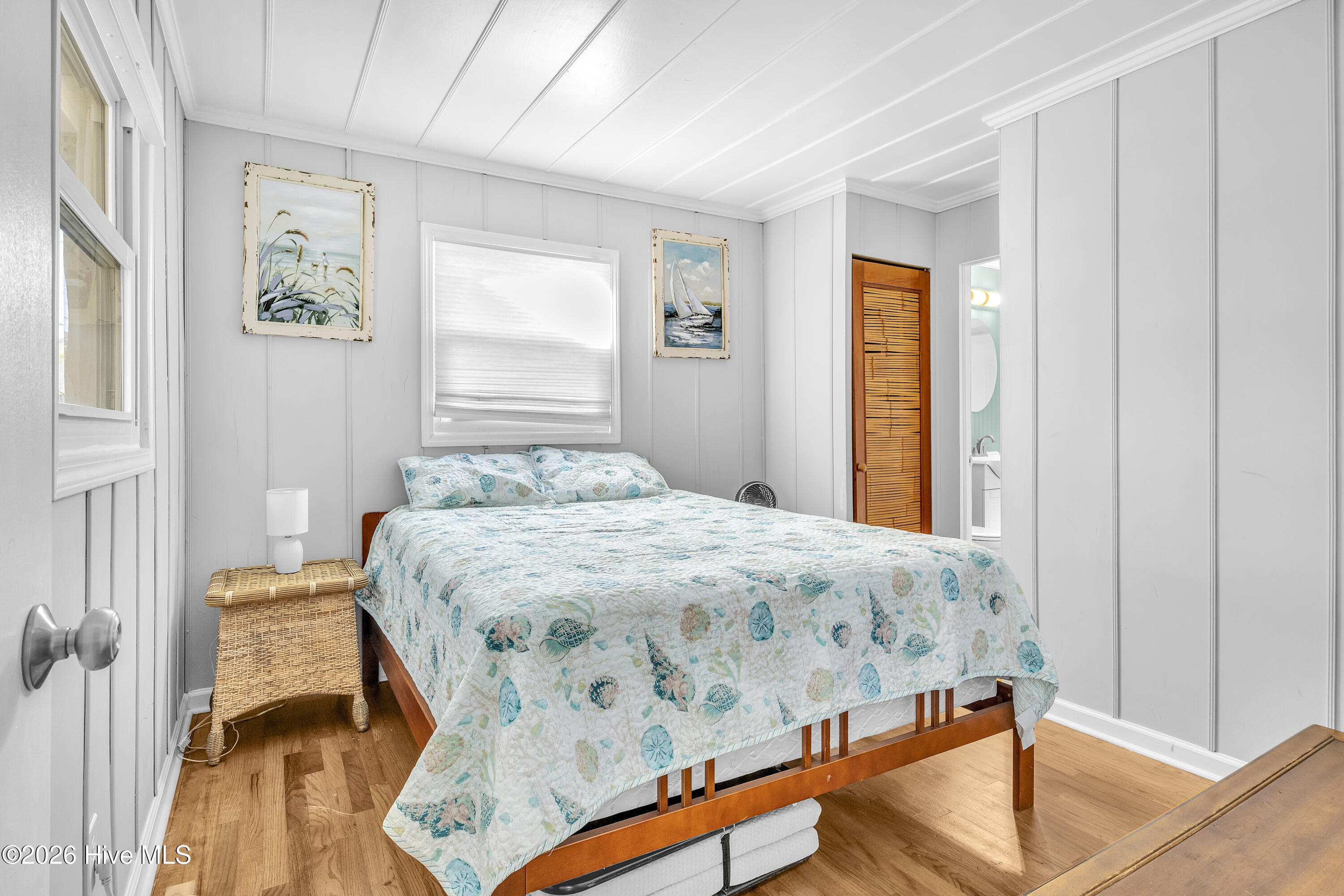 100550630 | Photo 24