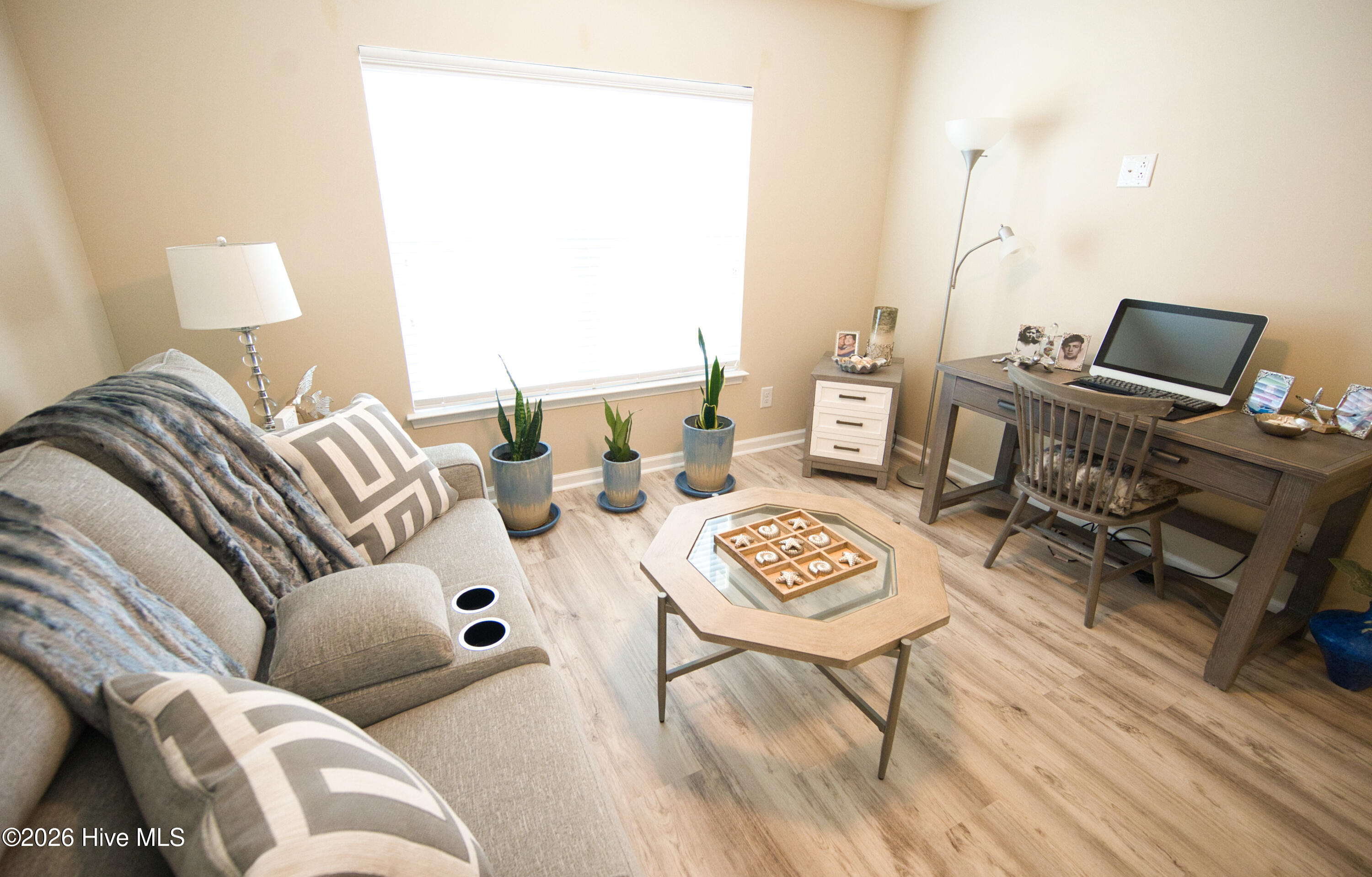 100569889 | Photo 45