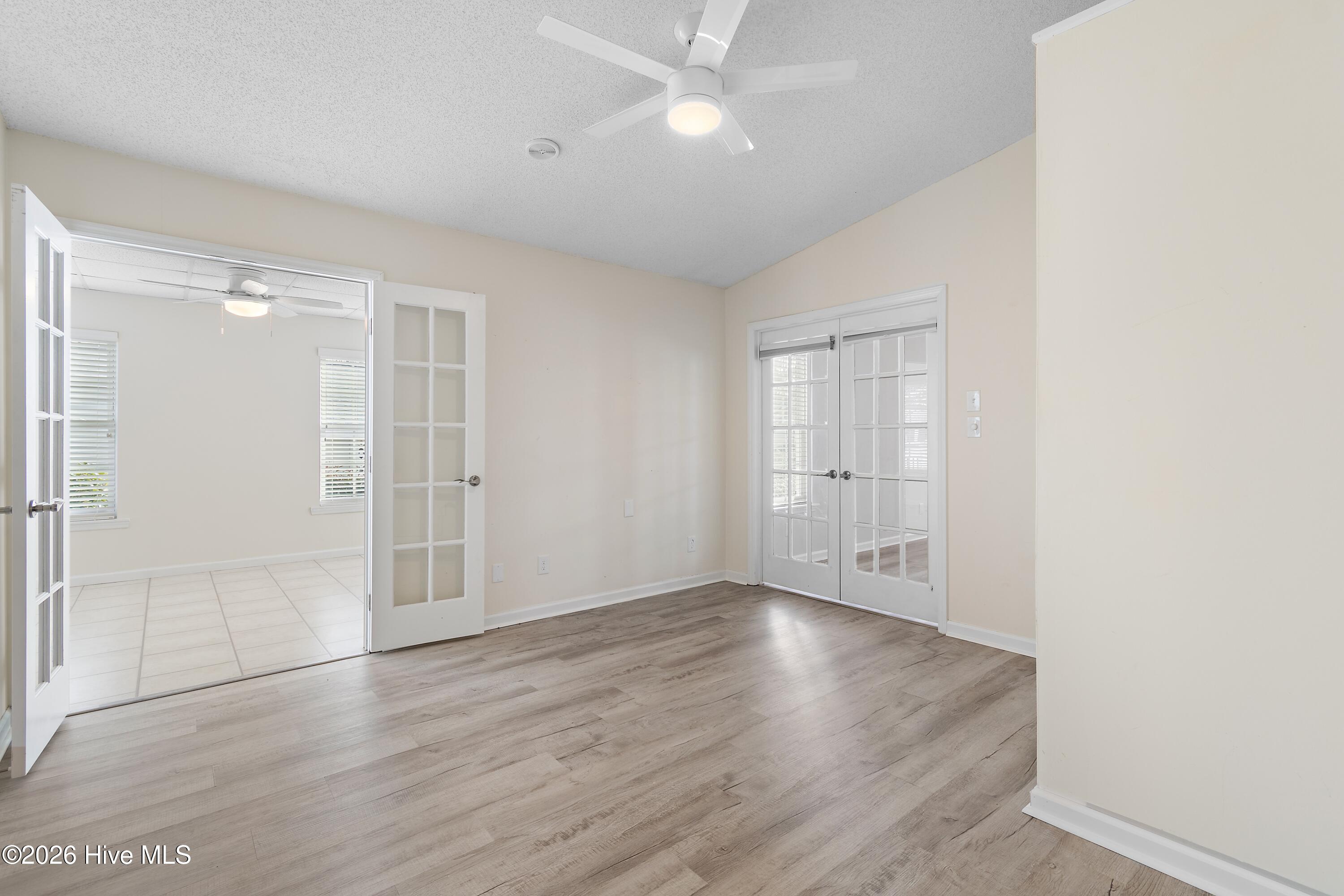 100550684 | Photo 25