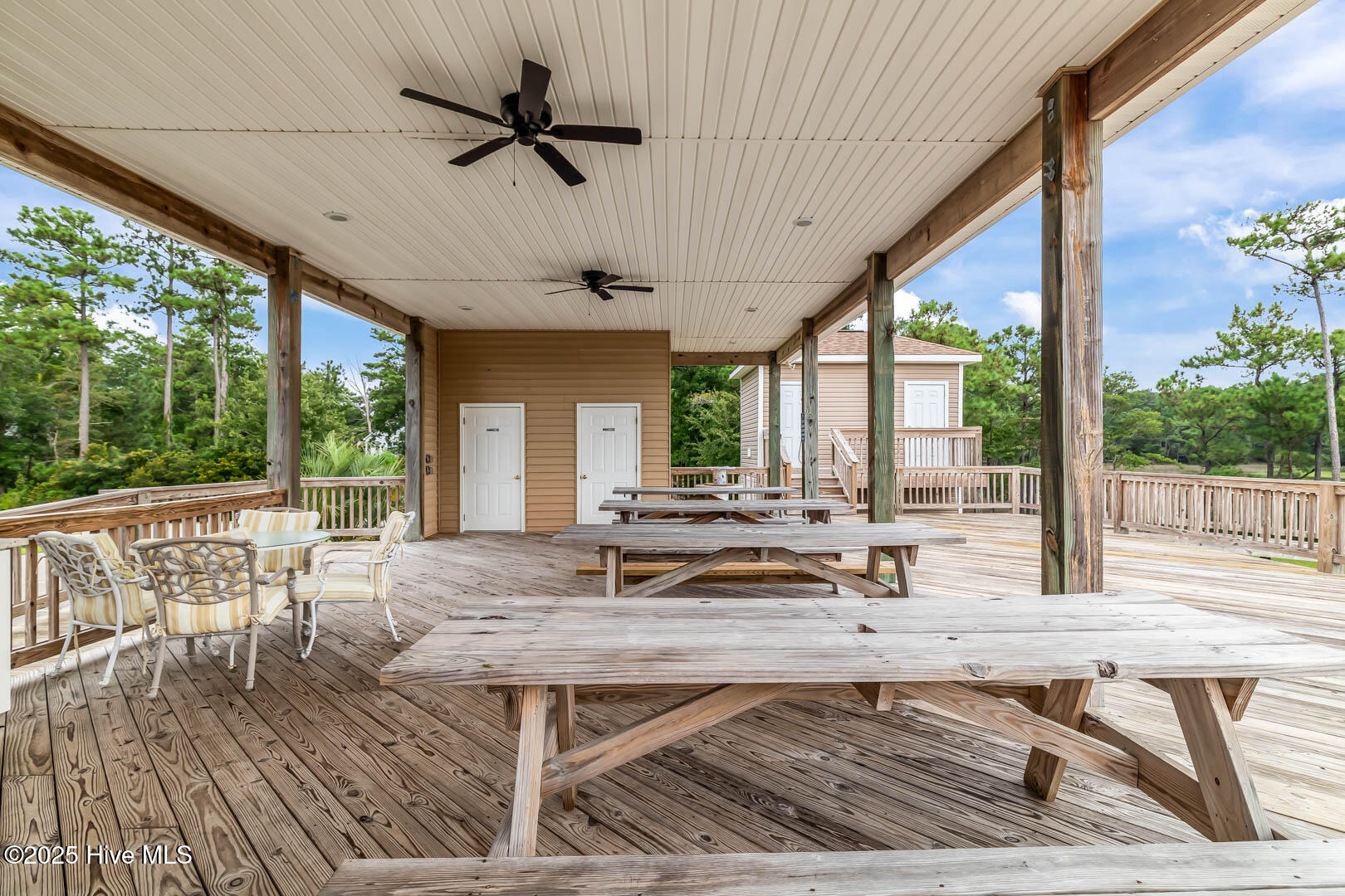 100544097 | Photo 76