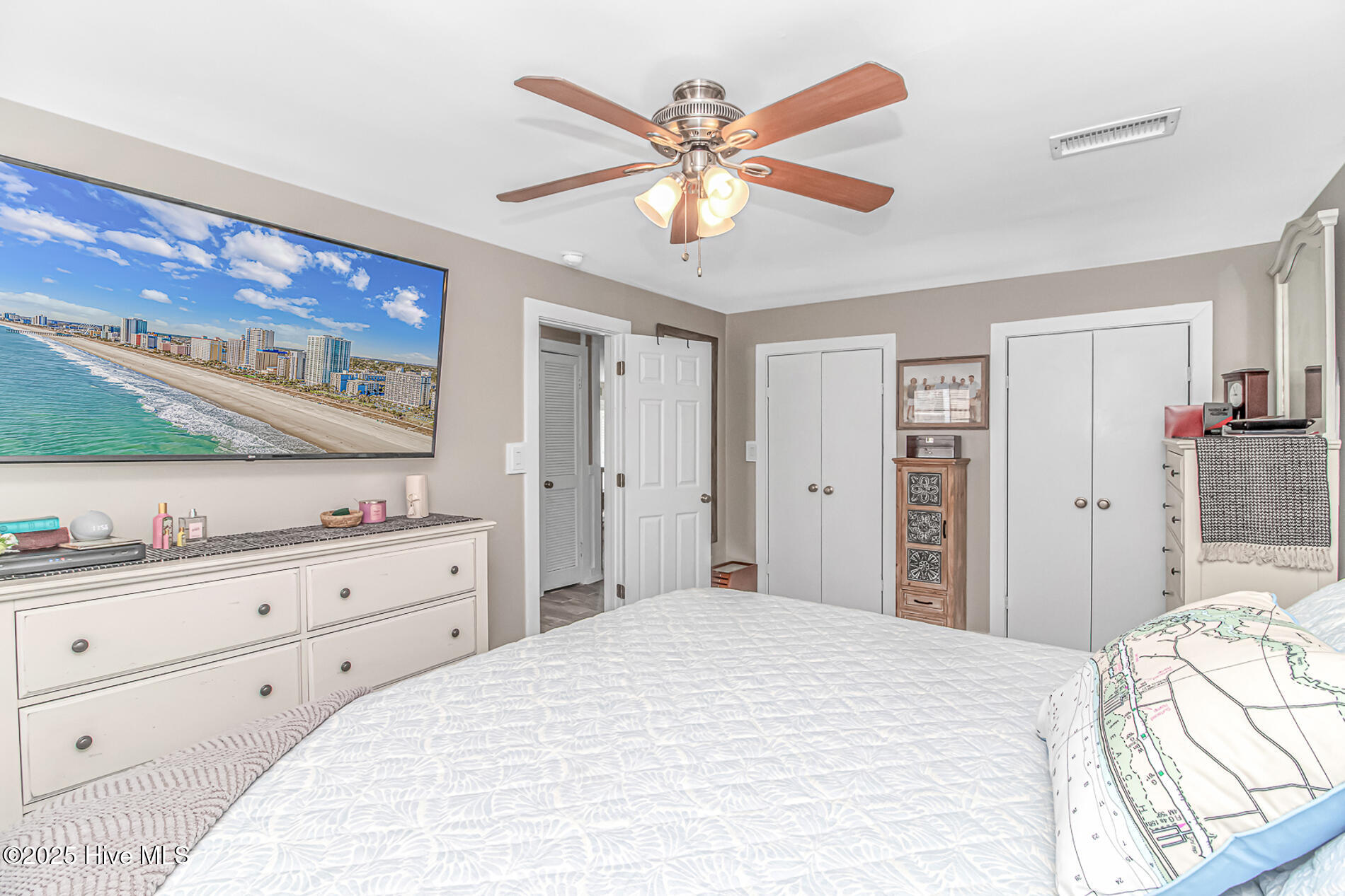 100547070 | Photo 19