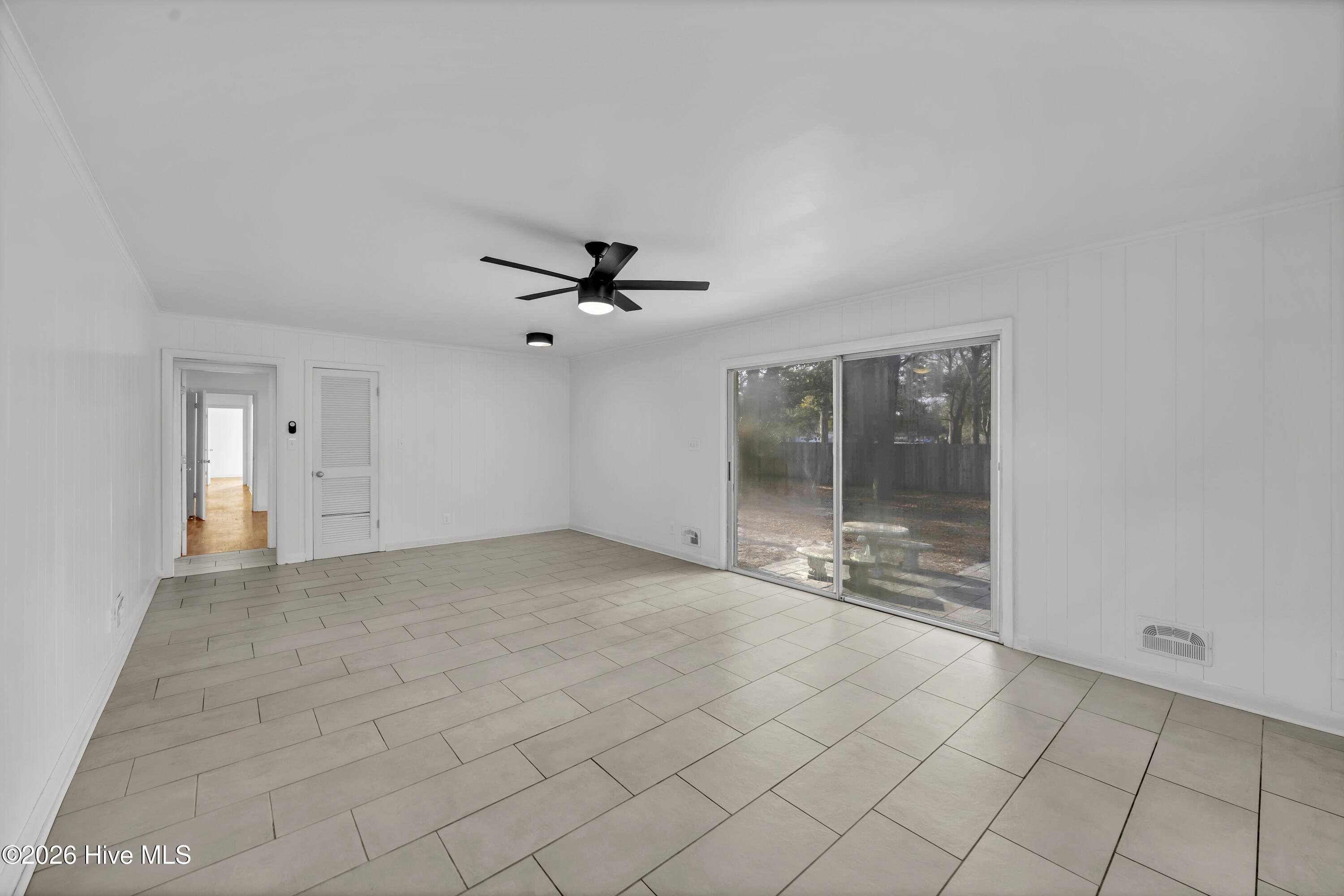 100548669 | Photo 21