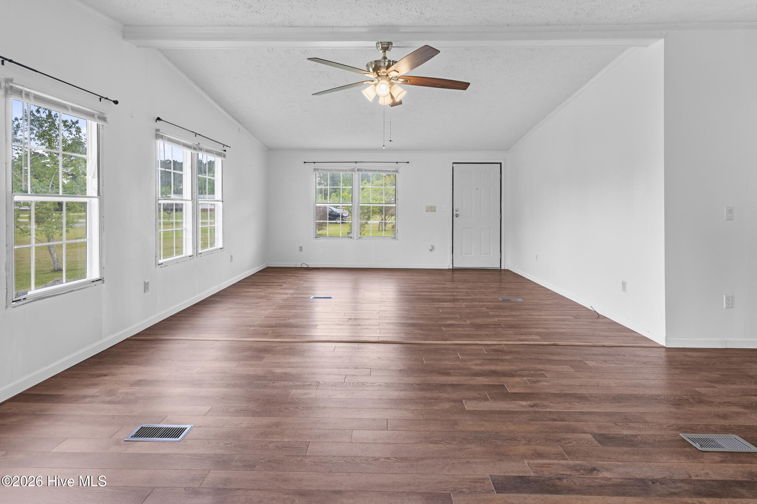 100568430 | Photo 11