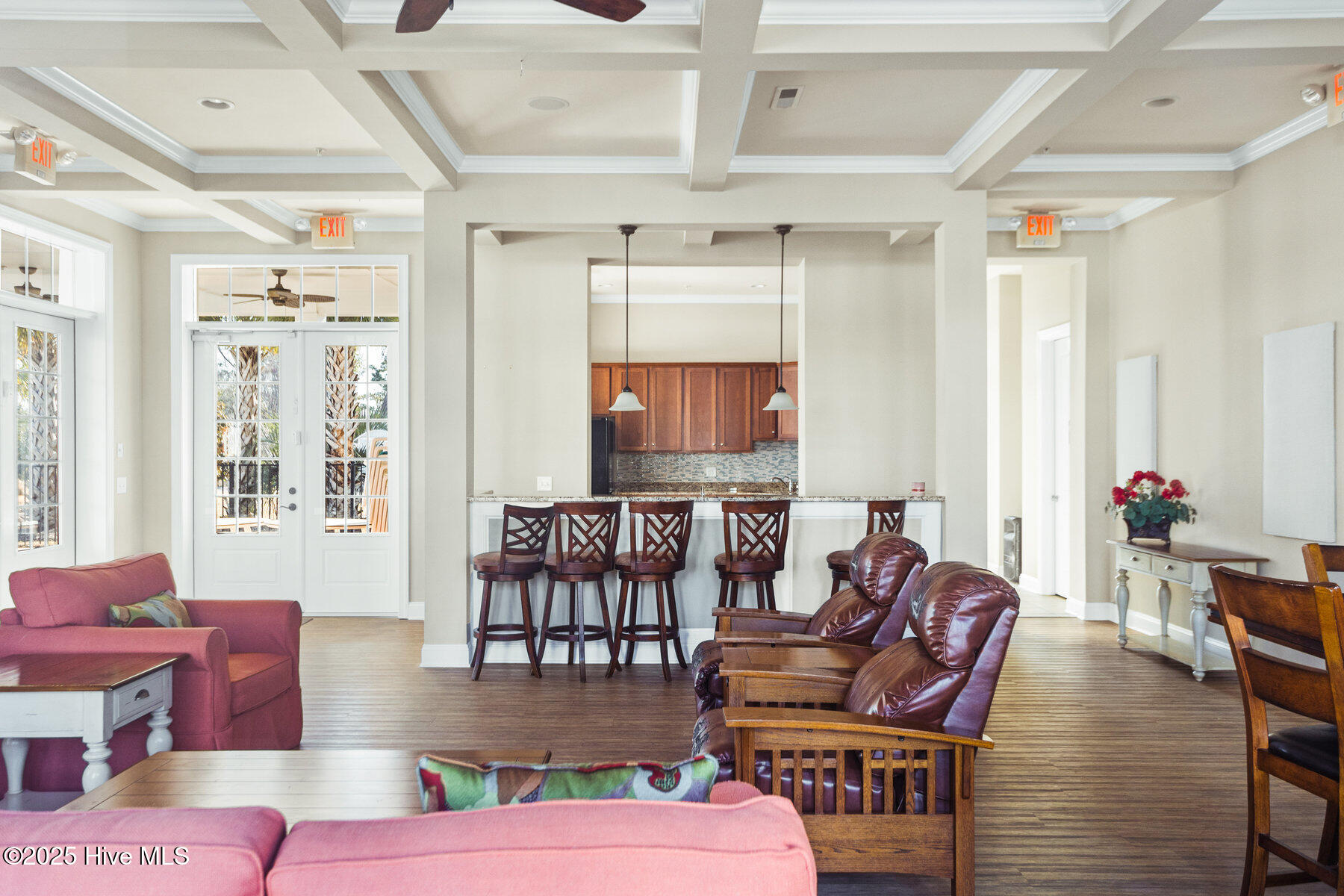 100544717 | Photo 47