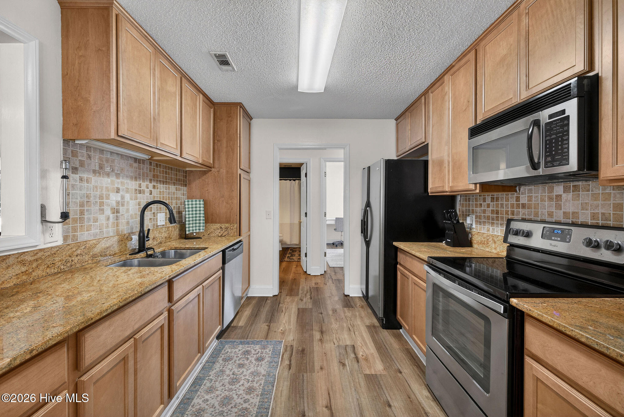 100565876 | Photo 11