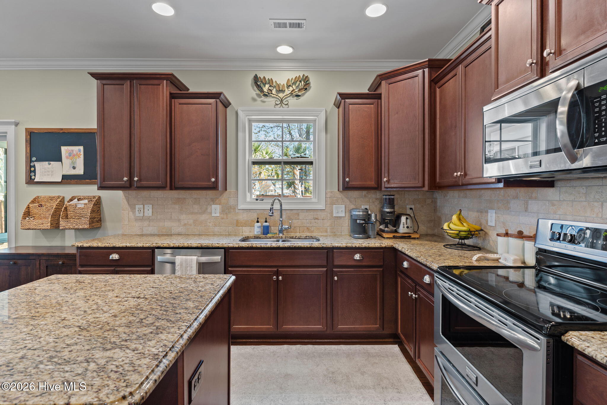 100564202 | Photo 15