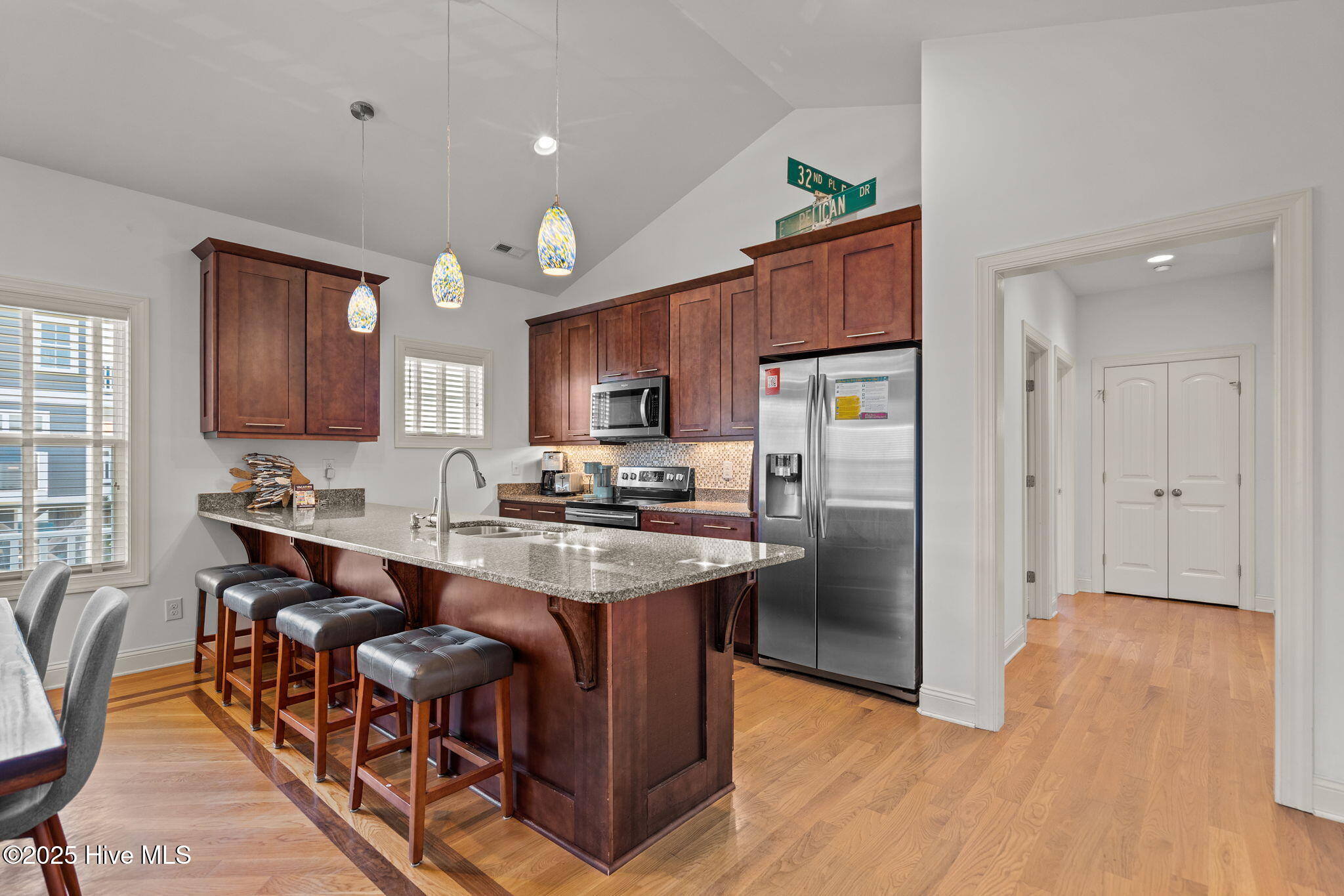 100537497 | Photo 15