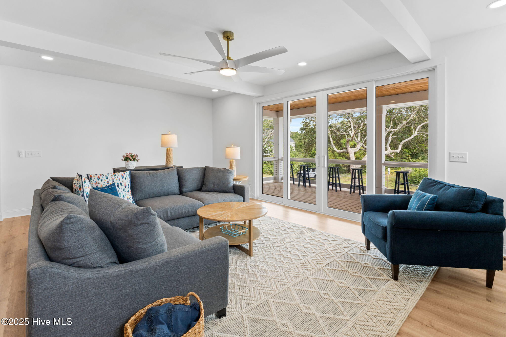 100548634 | Photo 17