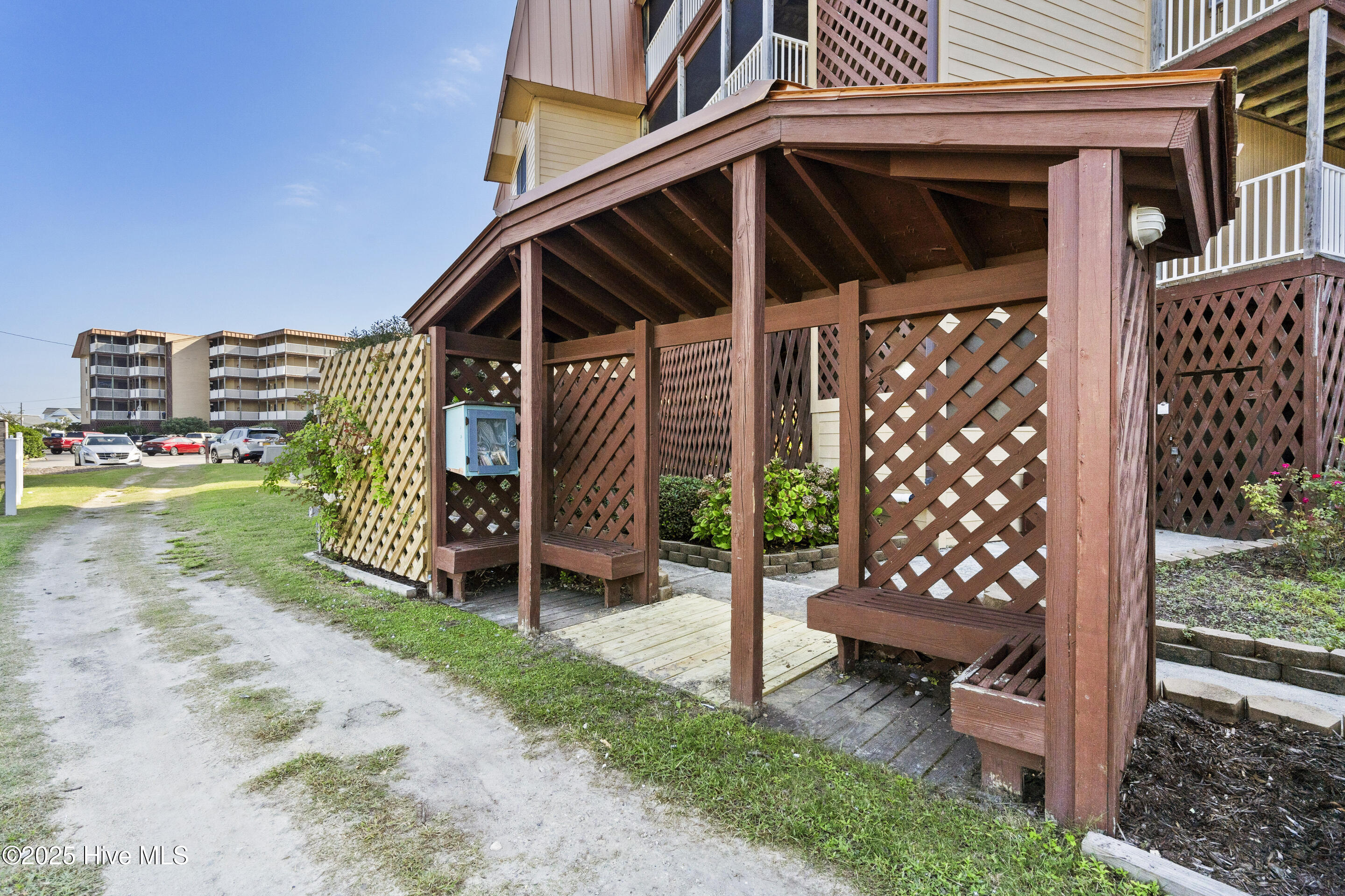 100529356 | Photo 40