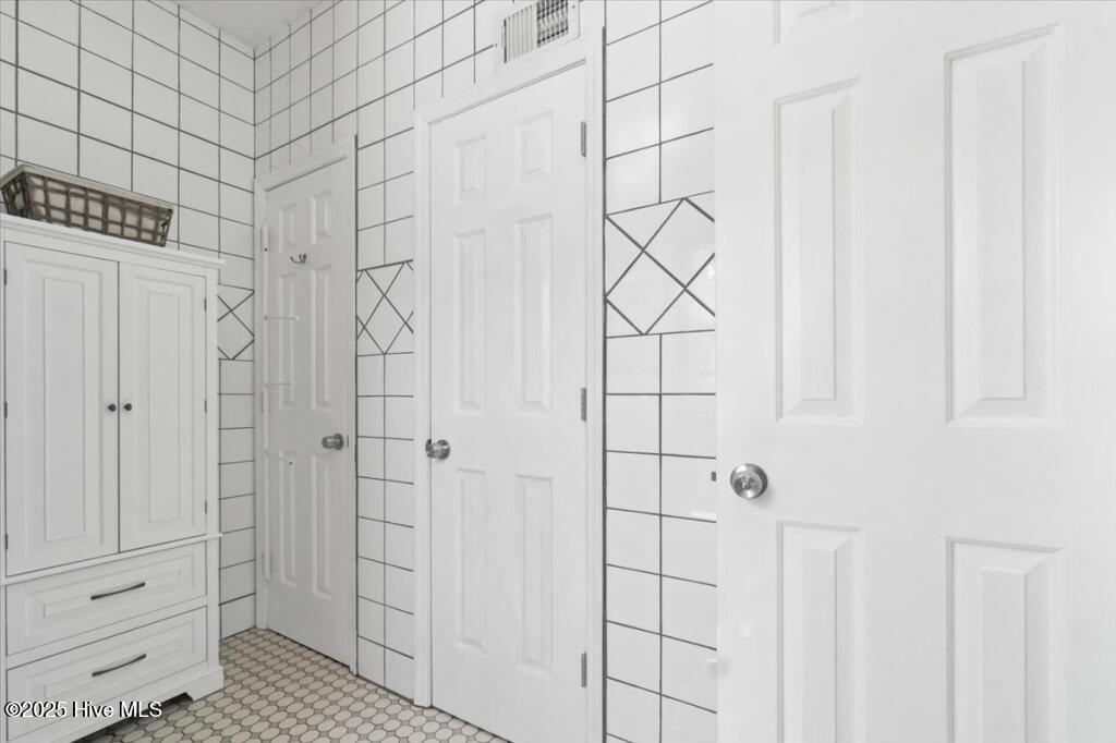 100507121 | Photo 21