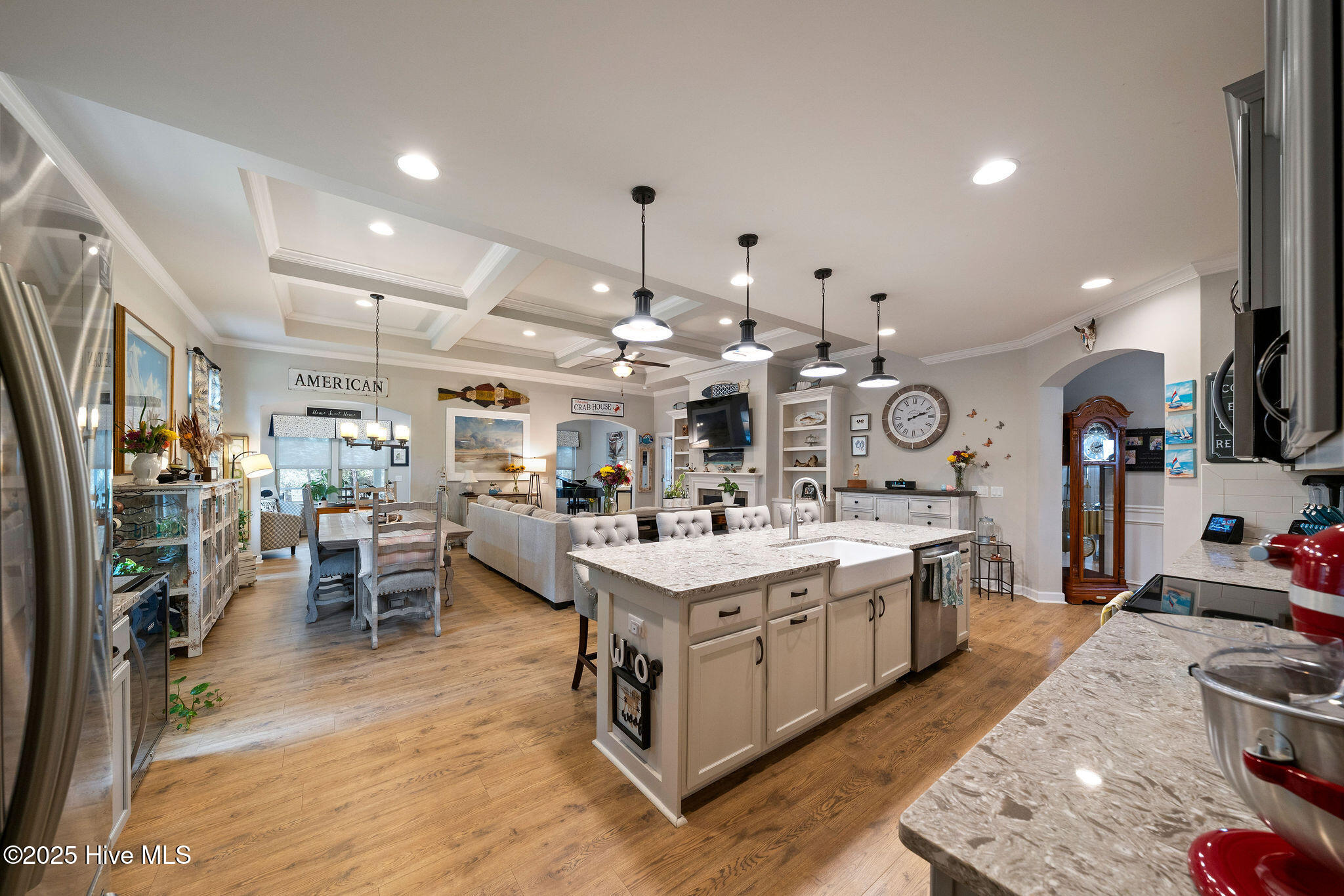 100529341 | Photo 16