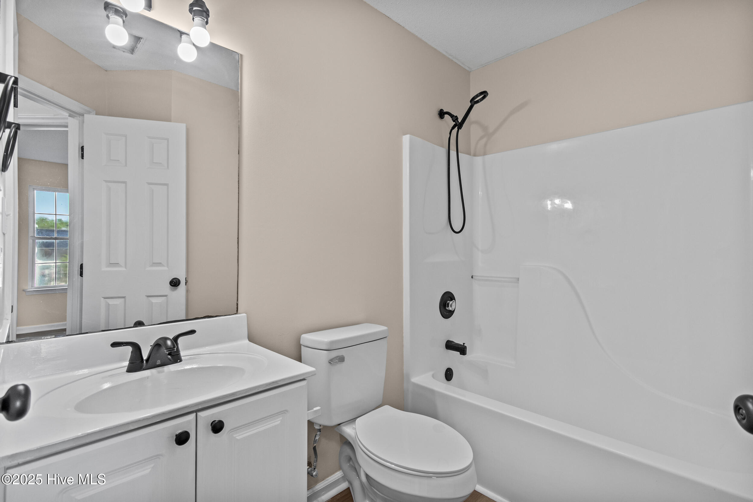 100561425 | Photo 23